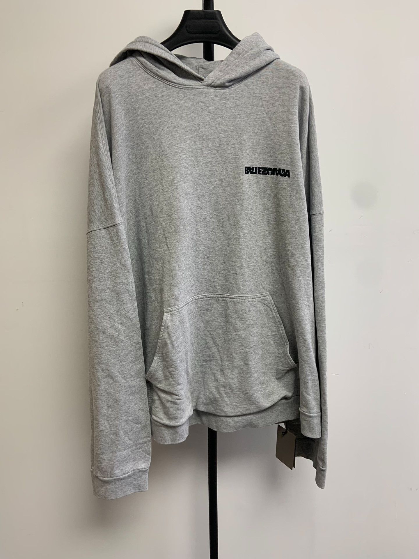 Balenciaga Balenciaga Inverted Logo Hoodie Size 5 Size US XXL / EU 58 / 5 - 2 Thumbnail