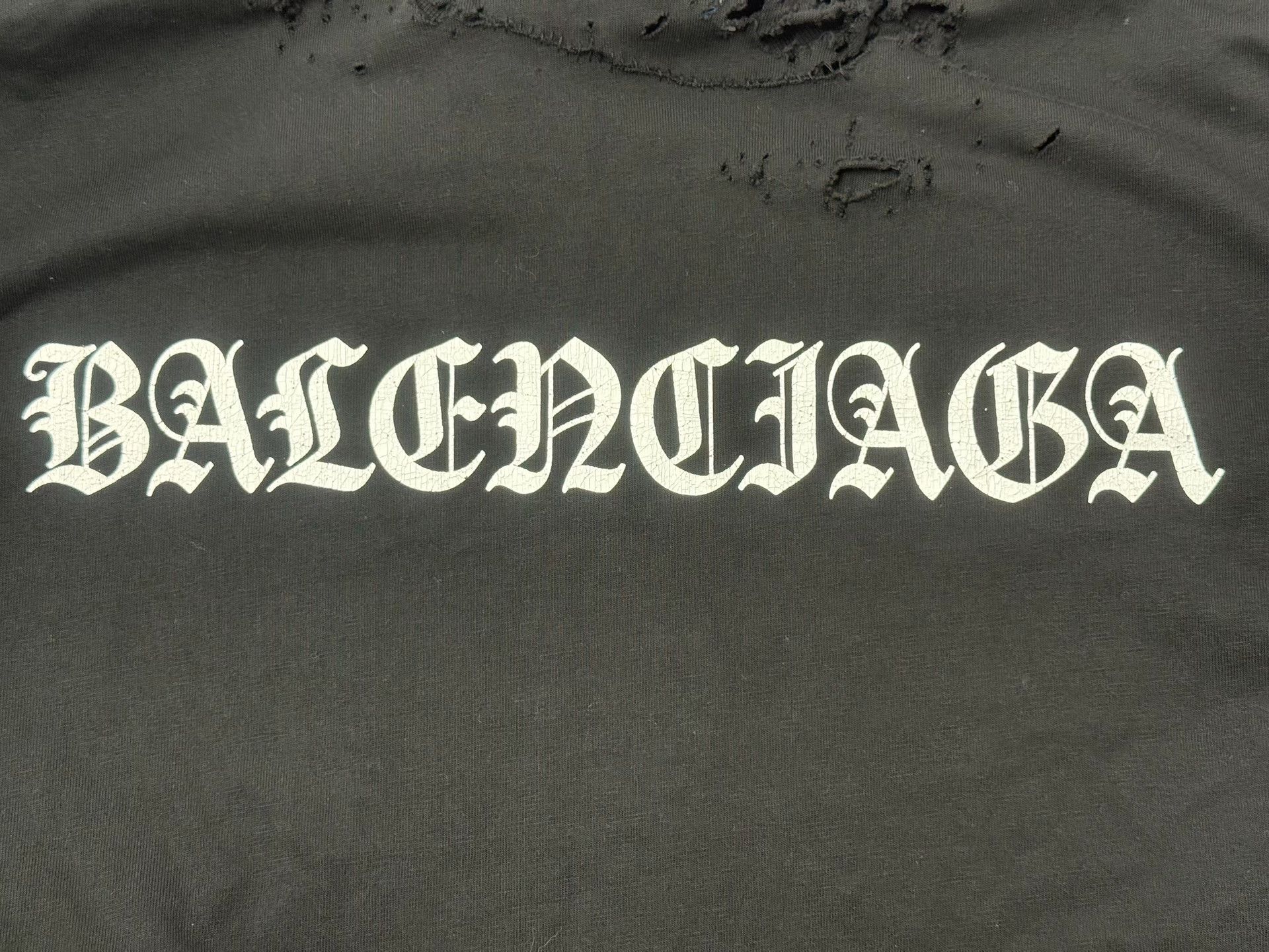 Balenciaga Balenciaga Distressed Gothic Logo T-Shirt Size S Size US S / EU 44-46 / 1 - 4 Thumbnail