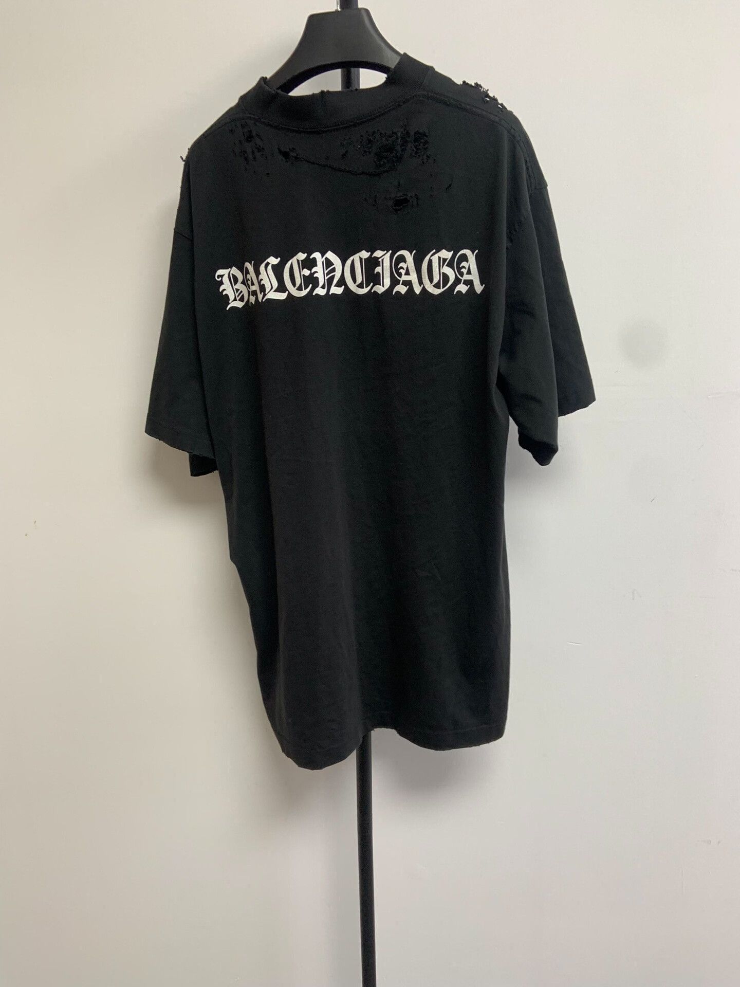 Balenciaga Balenciaga Distressed Gothic Logo T-Shirt Size S Size US S / EU 44-46 / 1 - 3 Thumbnail