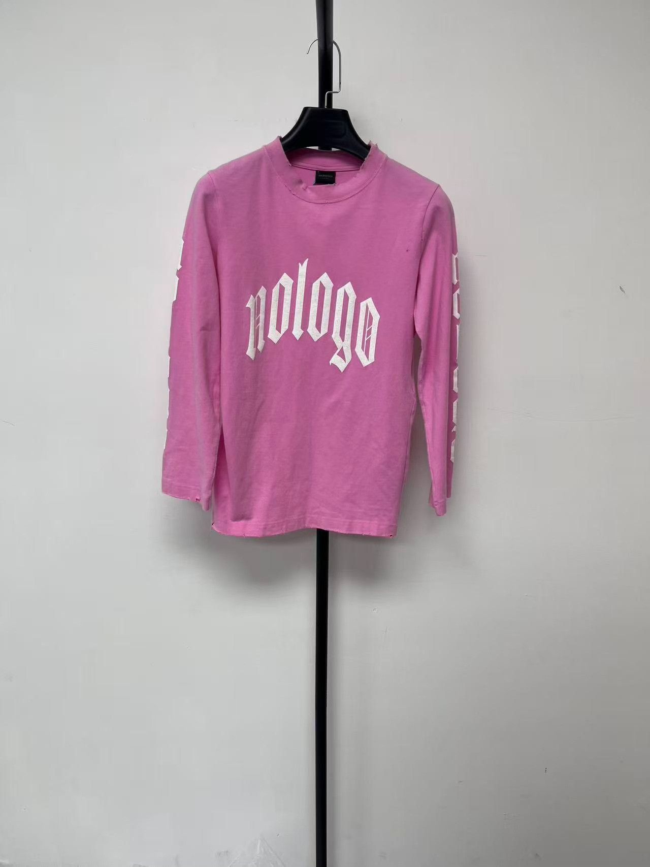 Balenciaga Balenciaga Distressed Nologo Print LS T-Shirt S Size US S / EU 44-46 / 1 - 2 Thumbnail