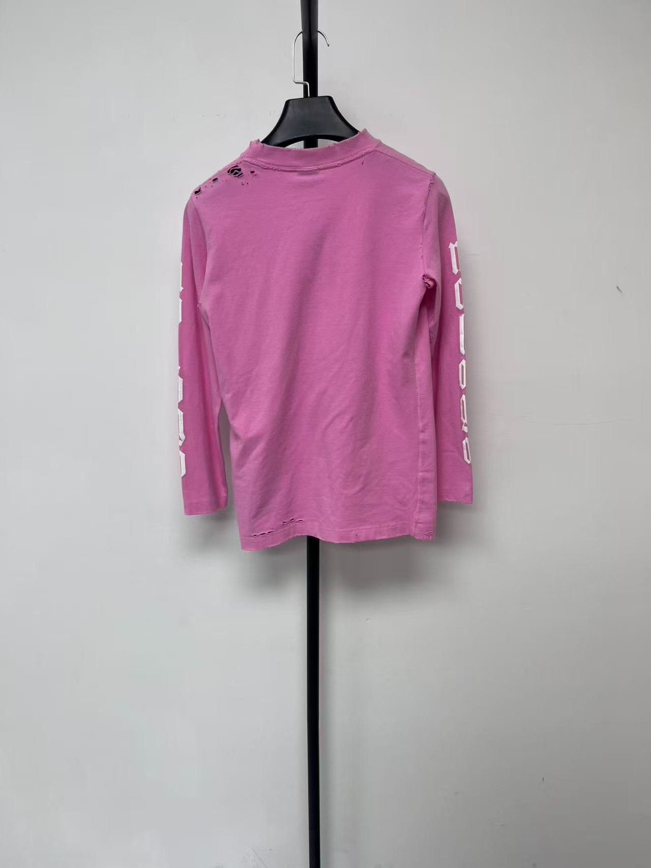 Balenciaga Balenciaga Distressed Nologo Print LS T-Shirt S Size US S / EU 44-46 / 1 - 3 Thumbnail
