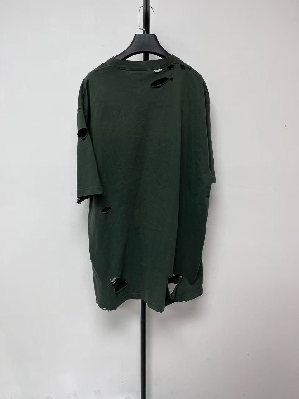 Balenciaga Balenciaga Distressed Cracked Logo T-Shirt XS Size US XS / EU 42 / 0 - 3 Thumbnail