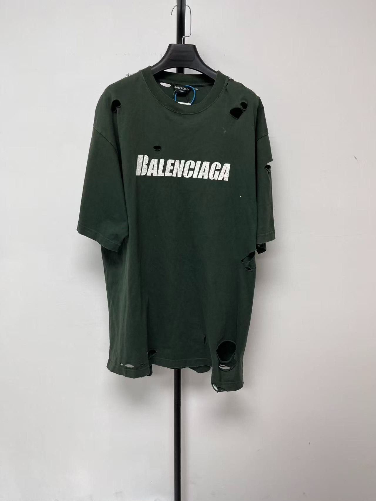 Balenciaga Balenciaga Distressed Cracked Logo T-Shirt XS Size US XS / EU 42 / 0 - 2 Thumbnail