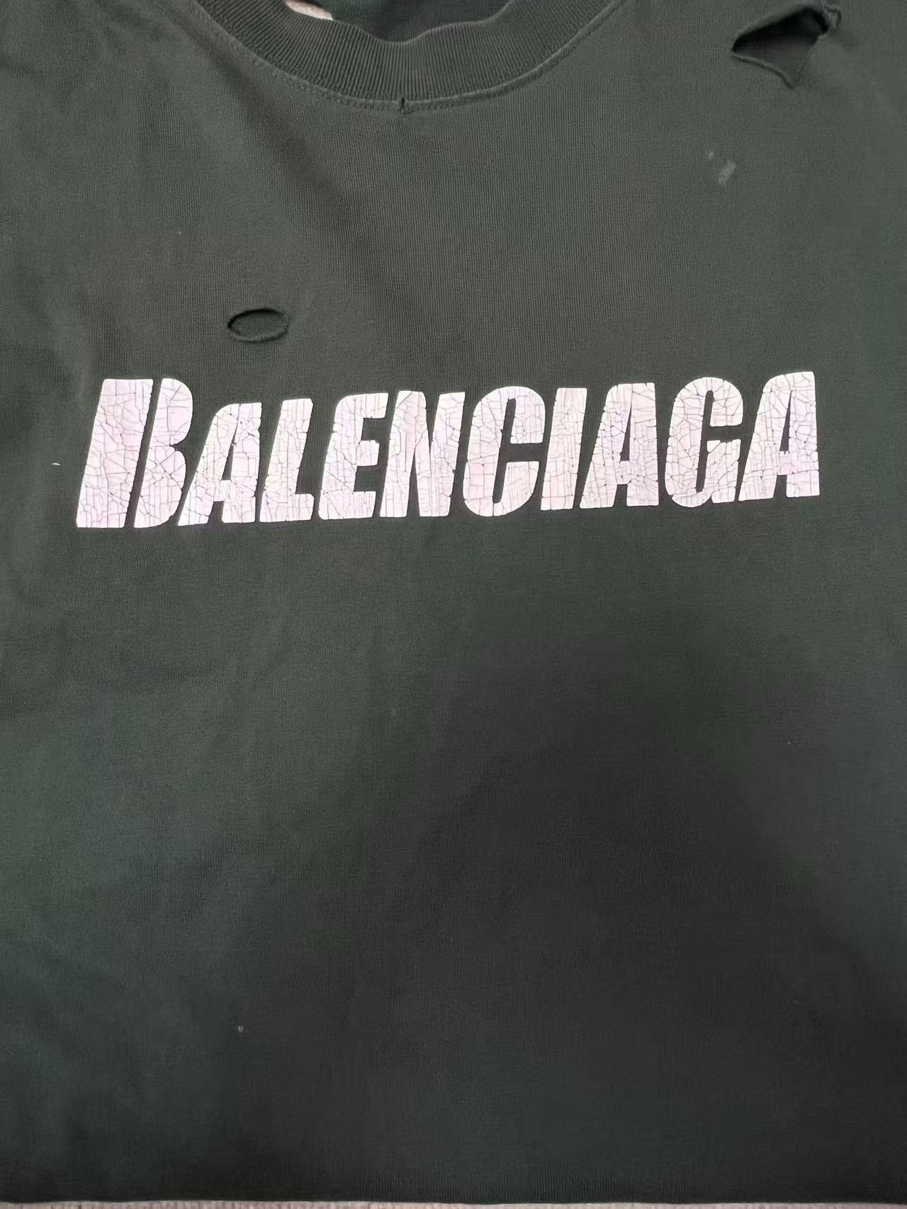 Balenciaga Balenciaga Distressed Cracked Logo T-Shirt XS Size US XS / EU 42 / 0 - 4 Thumbnail