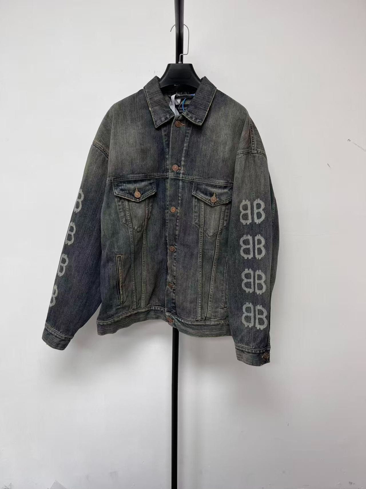 Balenciaga Balenciaga Logo Print Denim Jacket XS Size US XS / EU 42 / 0 - 3 Thumbnail