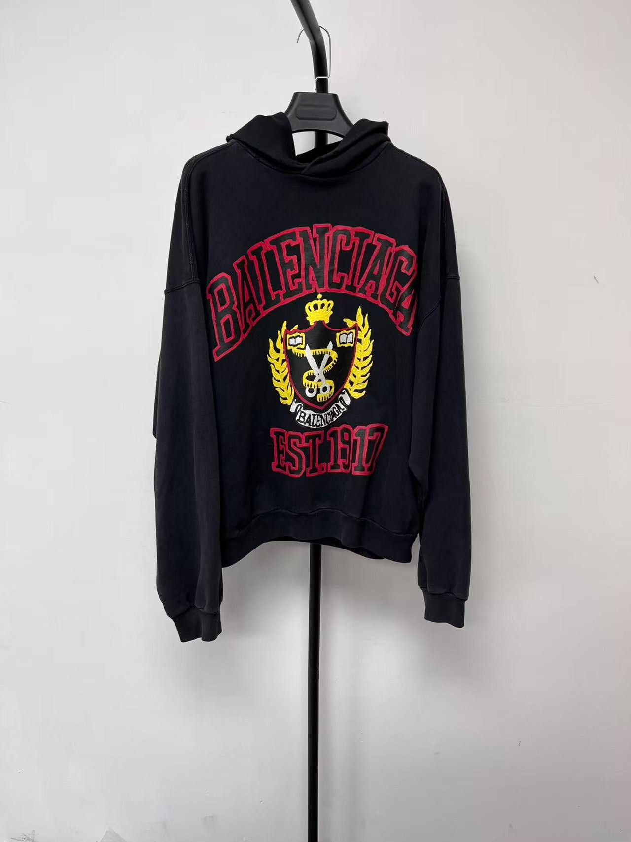 Balenciaga Balenciaga Crest Logo Hoodie XS Size US XS / EU 42 / 0 - 2 Thumbnail