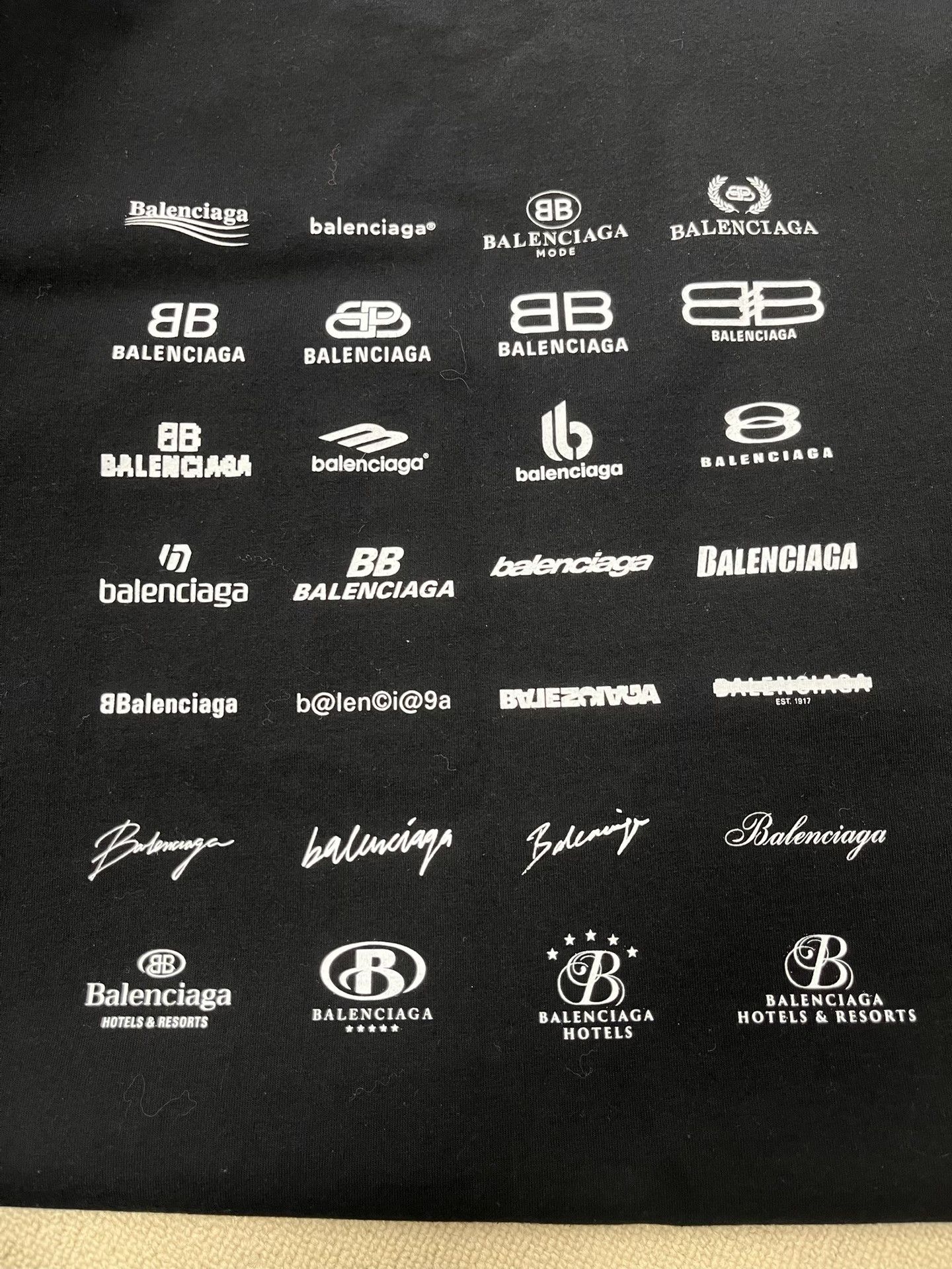 Balenciaga Balenciaga Multi Logo Graphic T-Shirt Size 1 Size US S / EU 44-46 / 1 - 4 Thumbnail
