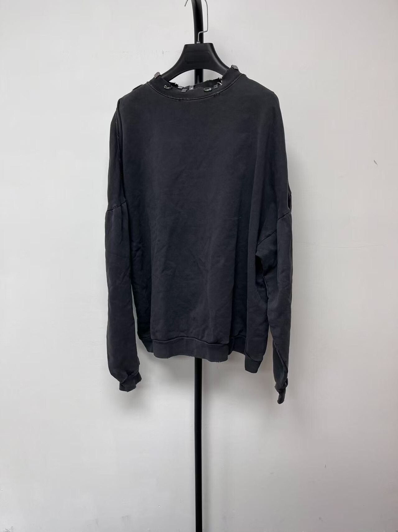 Balenciaga Balenciaga Pierced Hardware Sweatshirt Size 1 Size US S / EU 44-46 / 1 - 2 Thumbnail