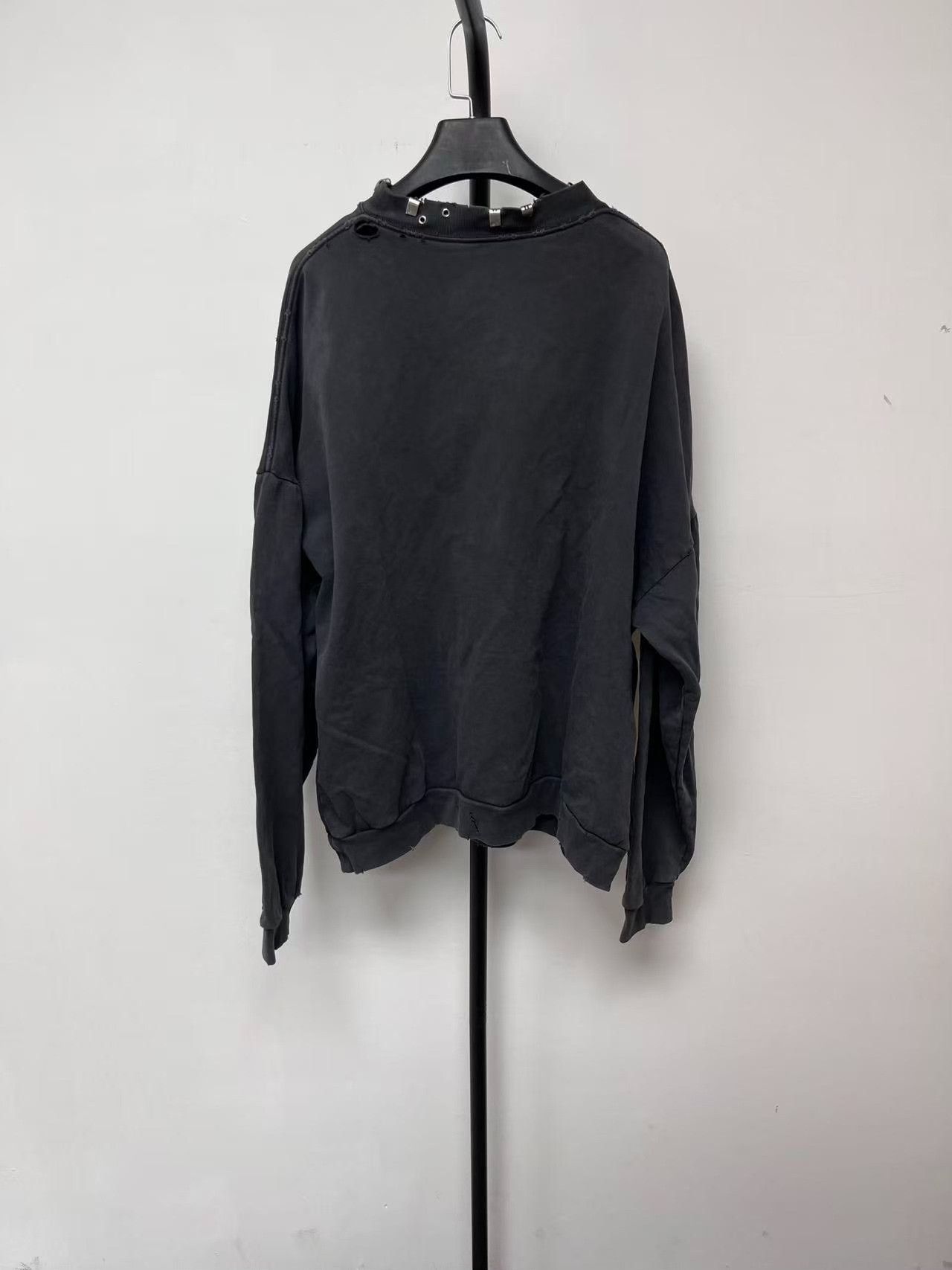 Balenciaga Balenciaga Pierced Hardware Sweatshirt Size 1 Size US S / EU 44-46 / 1 - 3 Thumbnail
