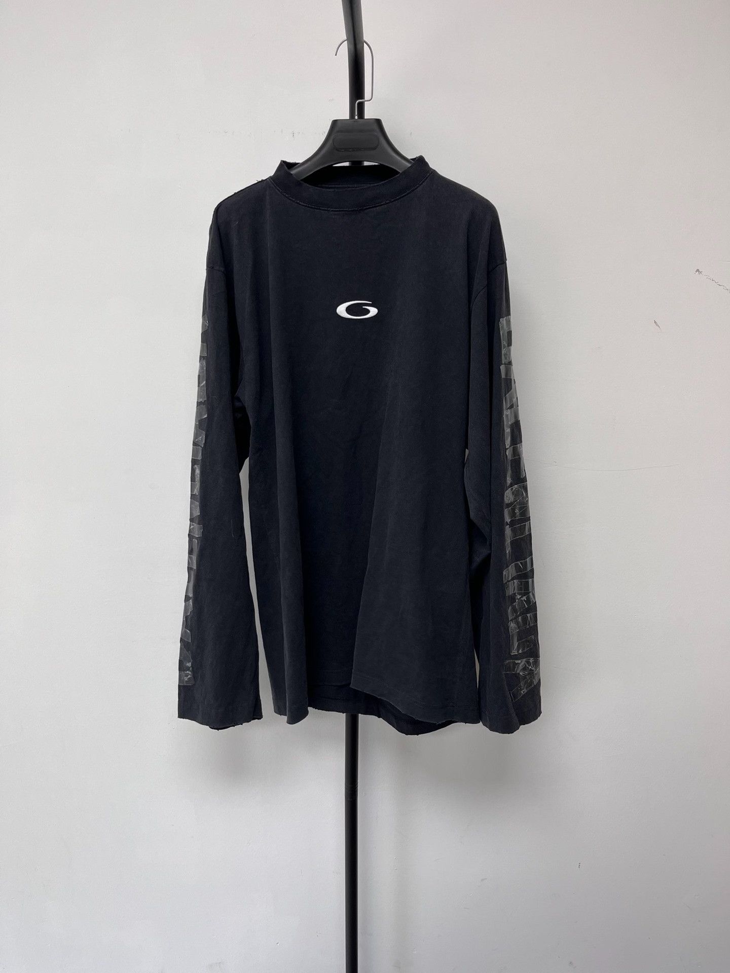Balenciaga Balenciaga Sleeve Logo Print Long Sleeve T-Shirt S Size US S / EU 44-46 / 1 - 2 Thumbnail