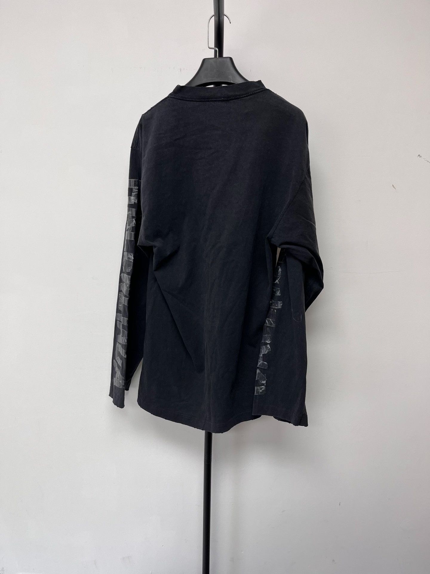 Balenciaga Balenciaga Sleeve Logo Print Long Sleeve T-Shirt S Size US S / EU 44-46 / 1 - 3 Thumbnail