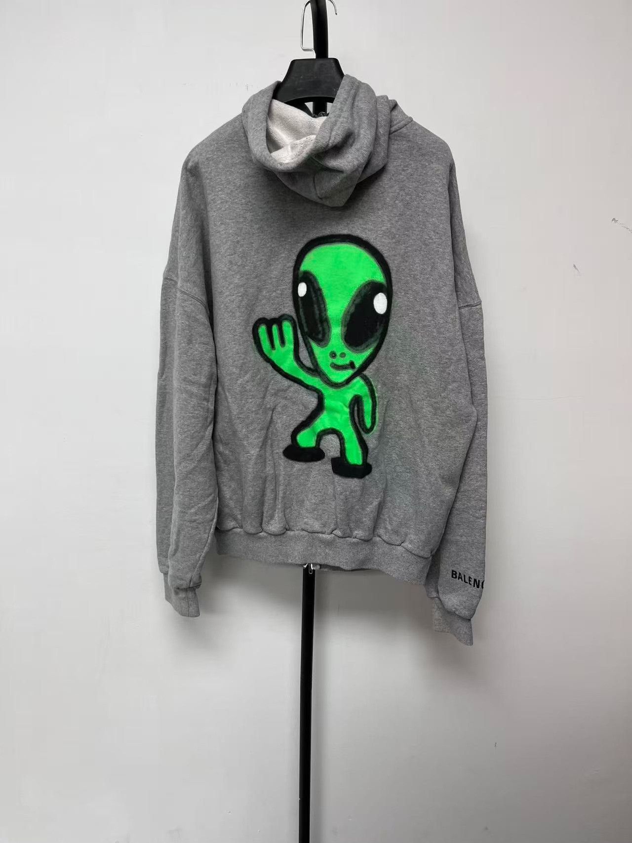 Balenciaga Balenciaga Alien Graphic Zip-up Hoodie Size 2 Size US M / EU 48-50 / 2 - 2 Thumbnail