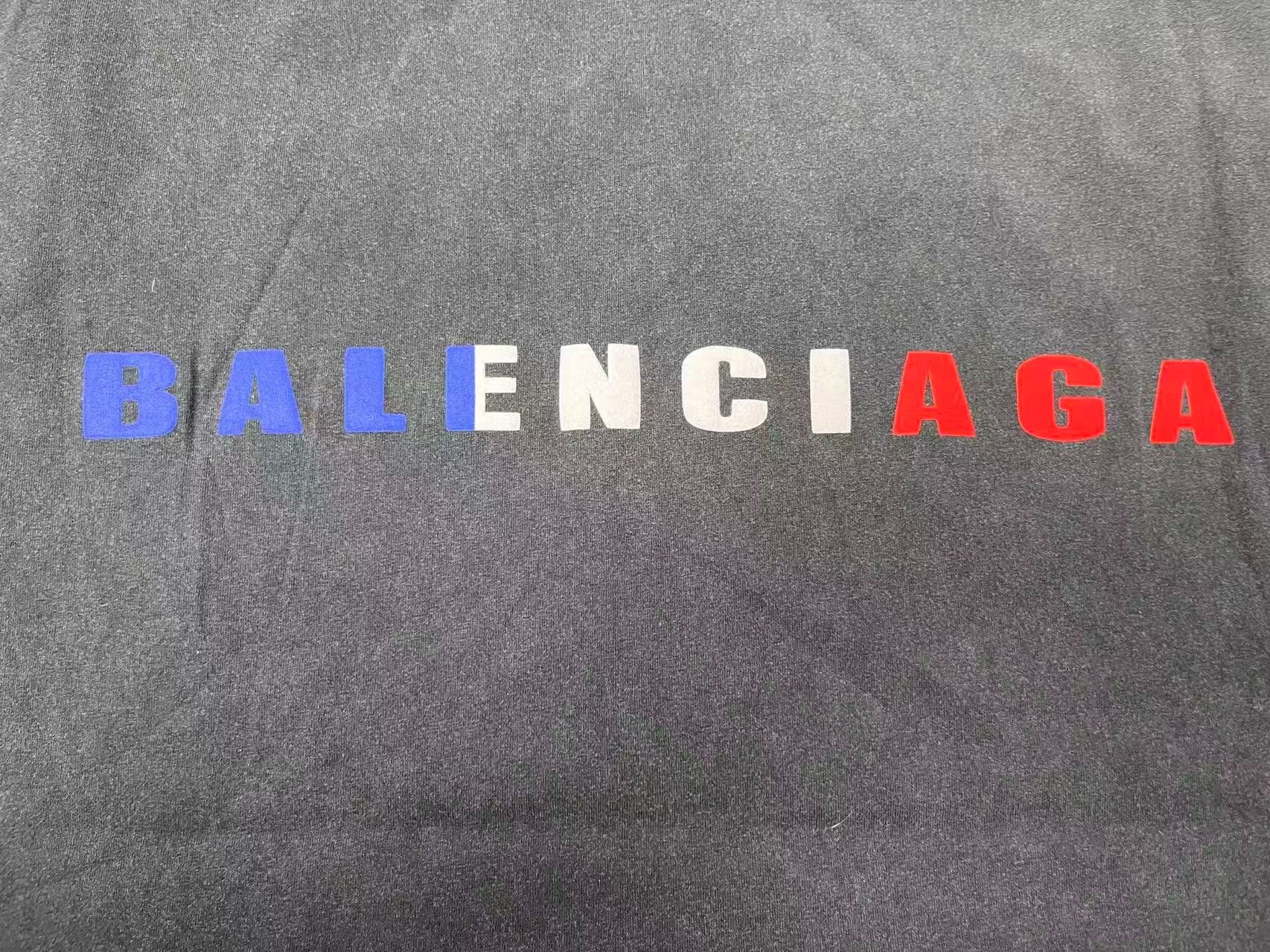Balenciaga Balenciaga Distressed Tricolor Logo T-Shirt XS Size US XS / EU 42 / 0 - 4 Thumbnail