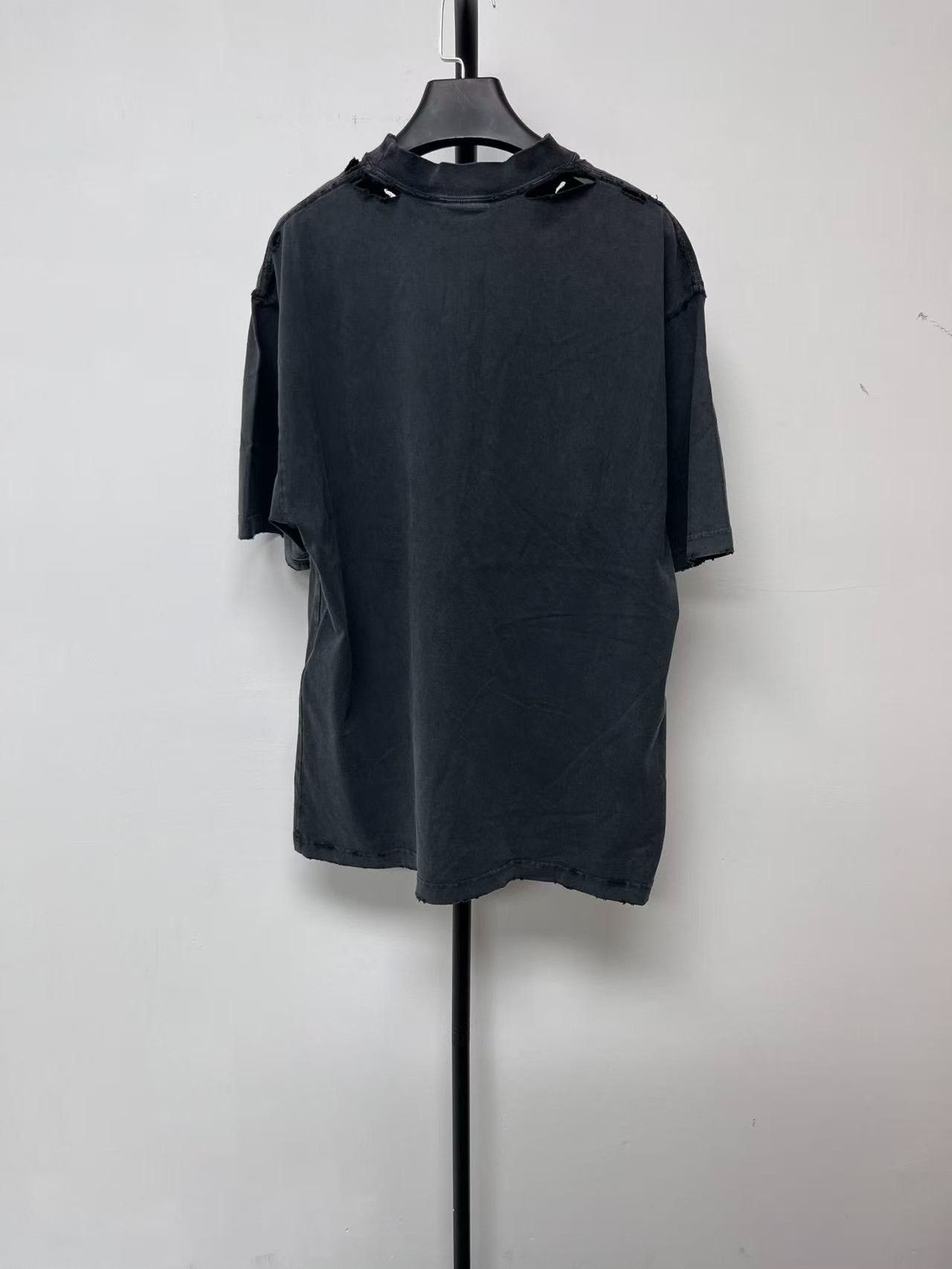 Balenciaga Balenciaga Distressed Tricolor Logo T-Shirt XS Size US XS / EU 42 / 0 - 3 Thumbnail