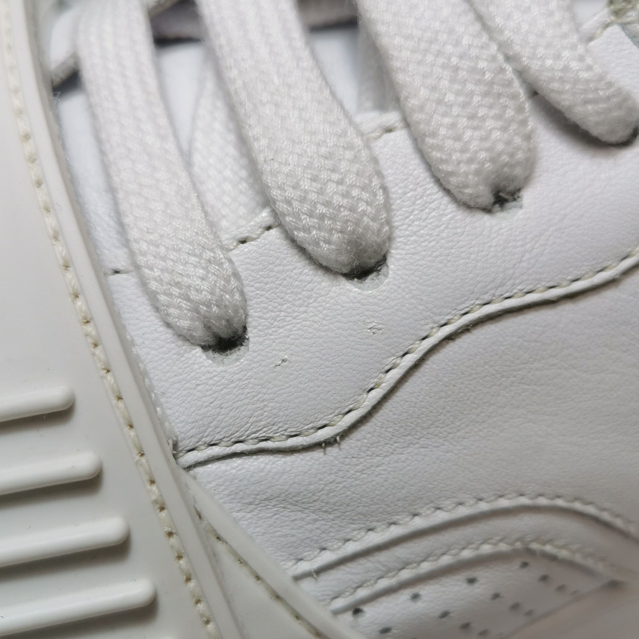 Burberry Burberry Men 7 Lowtop Sneakers Size US 7 / EU 40 - 8 Thumbnail