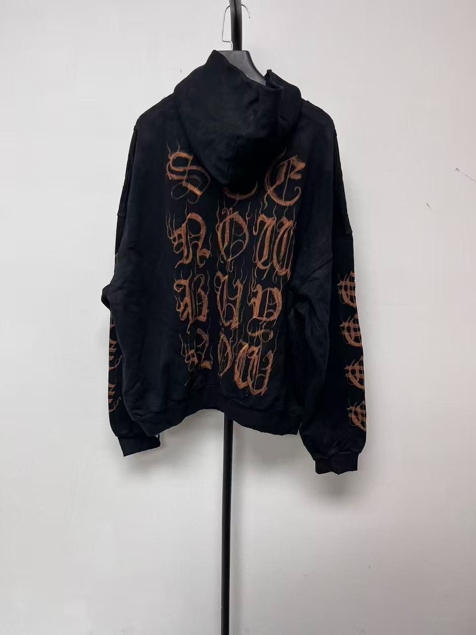 Balenciaga Balenciaga Gothic Metal Logo Distressed Hoodie Size 2 Size US M / EU 48-50 / 2 - 3 Thumbnail