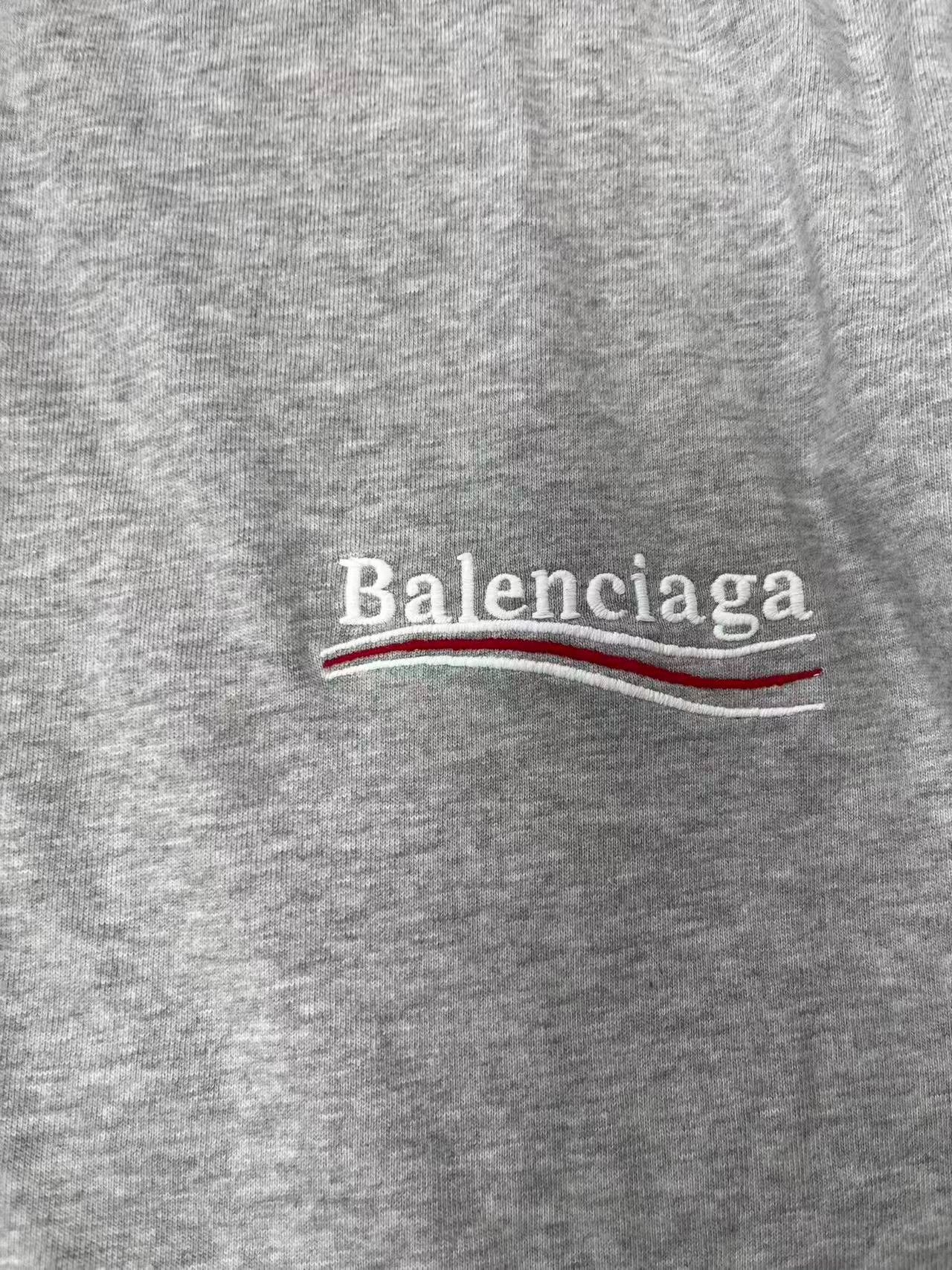 Balenciaga Balenciaga Double Sleeve Logo Long Sleeve T-Shirt XL Size US XL / EU 56 / 4 - 4 Thumbnail