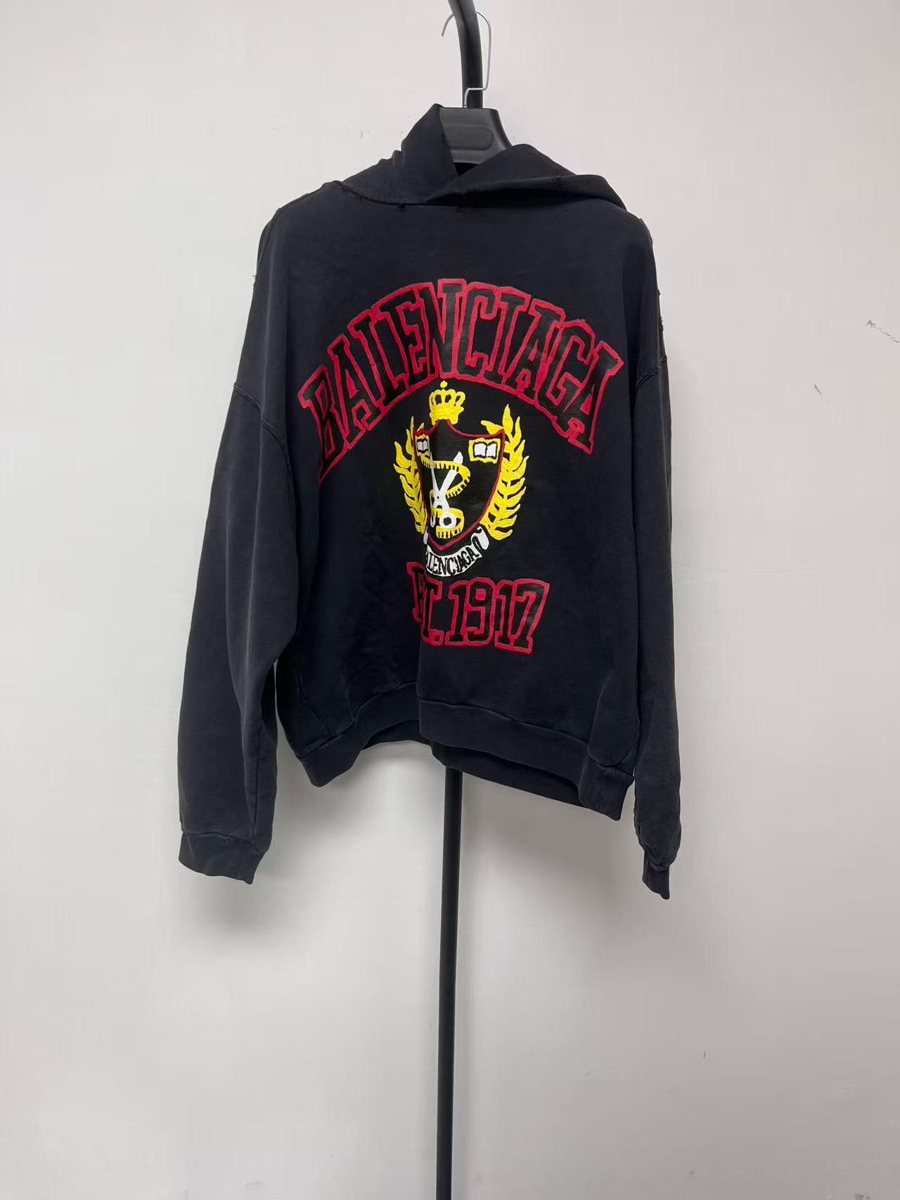 Balenciaga Balenciaga Crest Print Logo Hoodie XS Size US XS / EU 42 / 0 - 2 Thumbnail