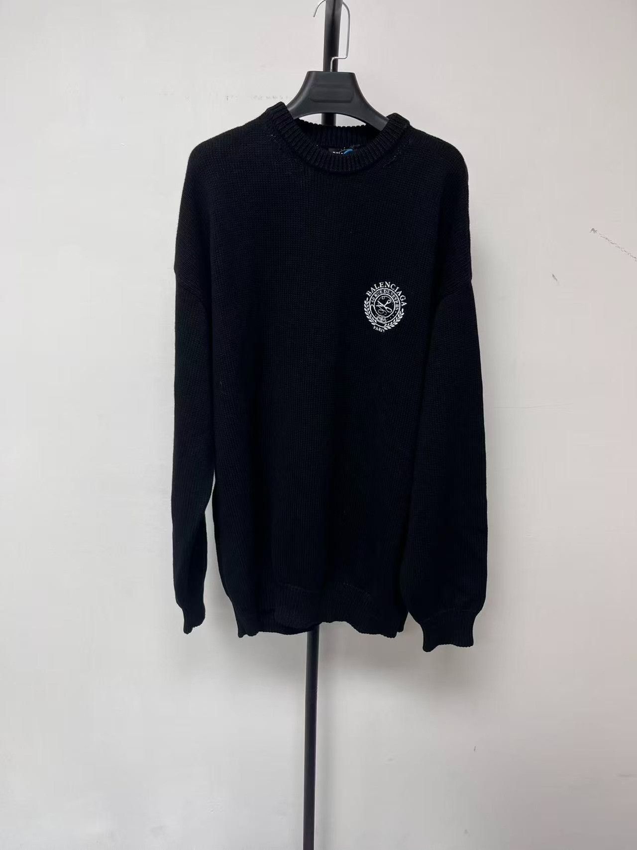 Balenciaga Balenciaga Crest Logo Sweater XS Size US XS / EU 42 / 0 - 2 Thumbnail