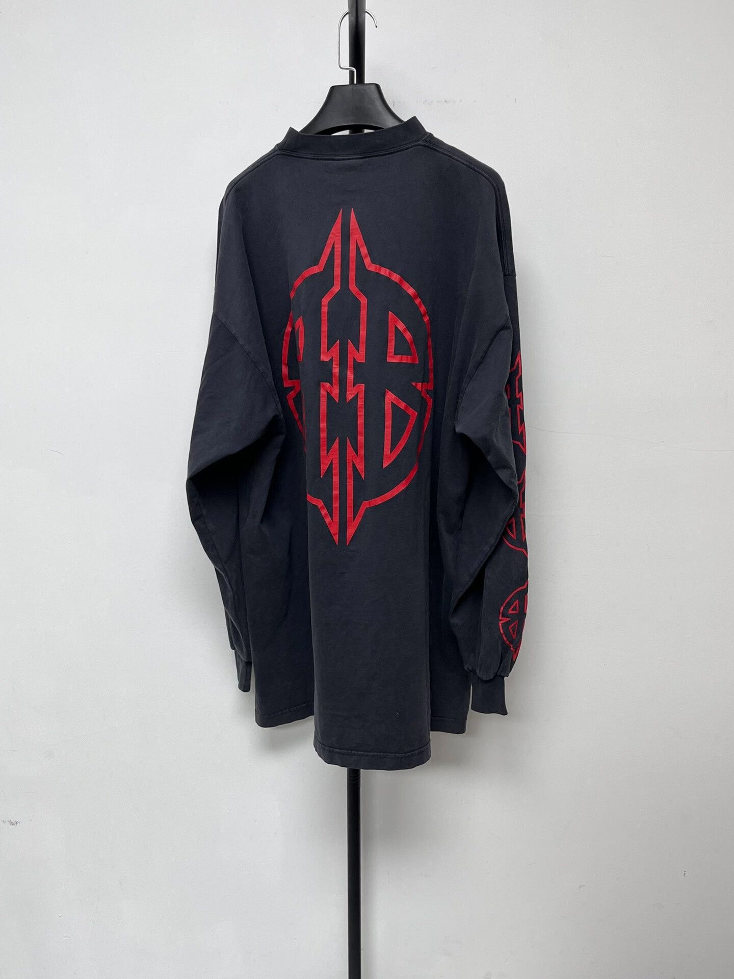 Balenciaga Balenciaga Red Metal Logo Sweatshirt Size 1 Size US S / EU 44-46 / 1 - 3 Thumbnail