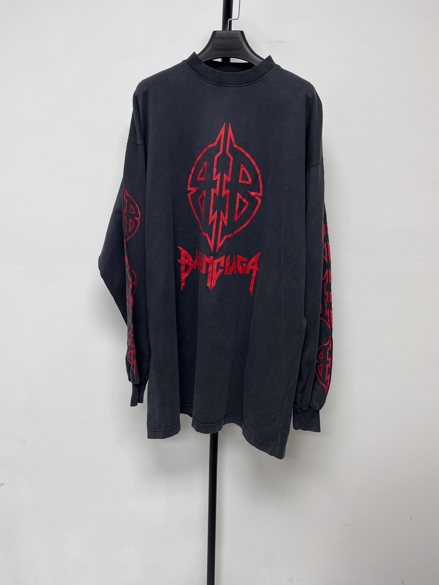 Balenciaga Balenciaga Red Metal Logo Sweatshirt Size 1 Size US S / EU 44-46 / 1 - 2 Thumbnail
