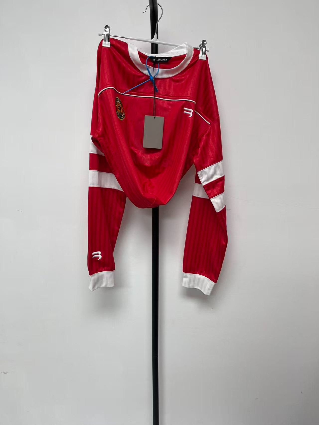 Balenciaga Balenciaga Red Soccer Scarf Jersey Top Size M Size US M / EU 48-50 / 2 - 2 Thumbnail