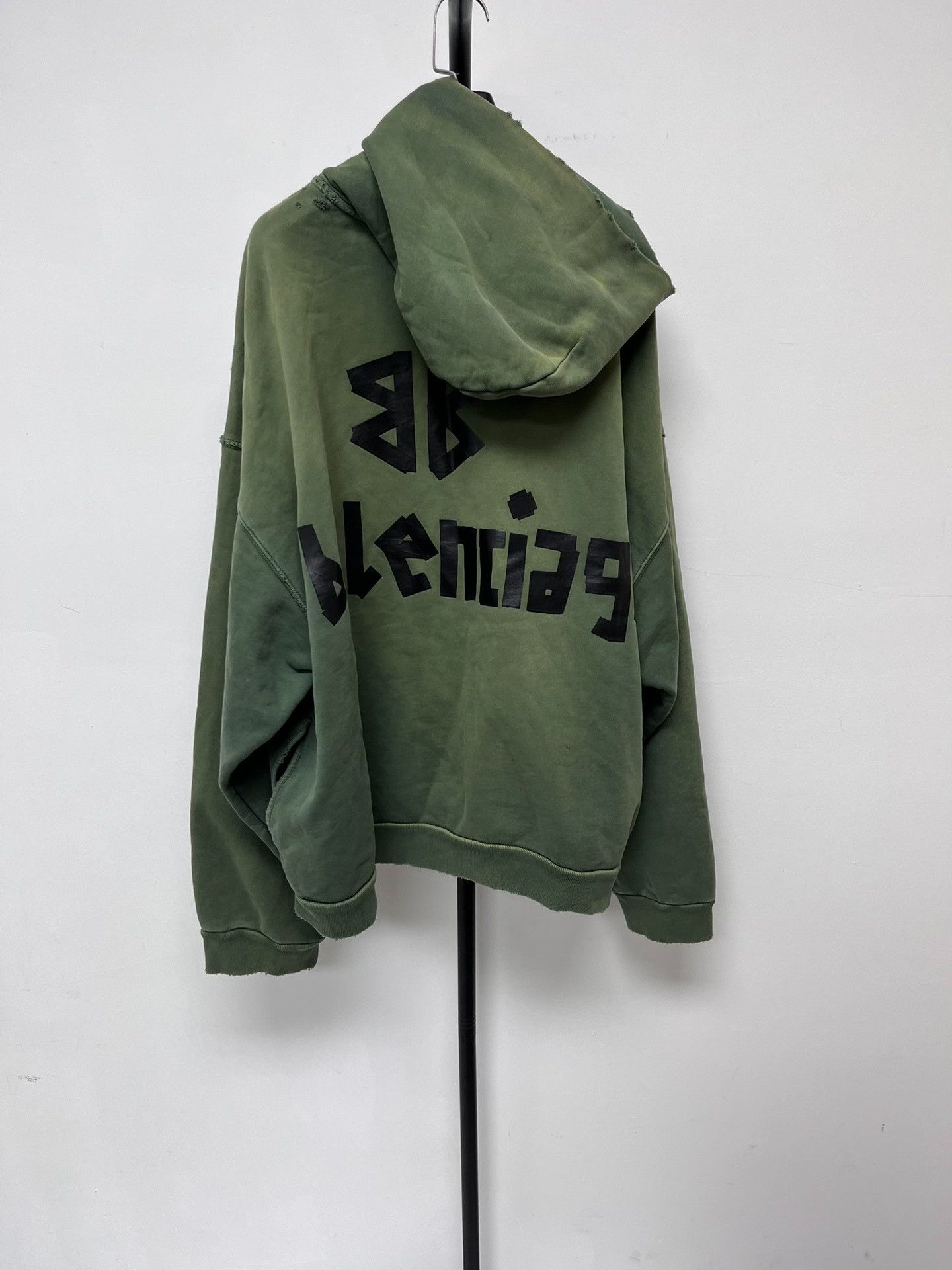 Balenciaga Balenciaga Distressed Tape Logo Hoodie XL Size US XL / EU 56 / 4 - 3 Thumbnail