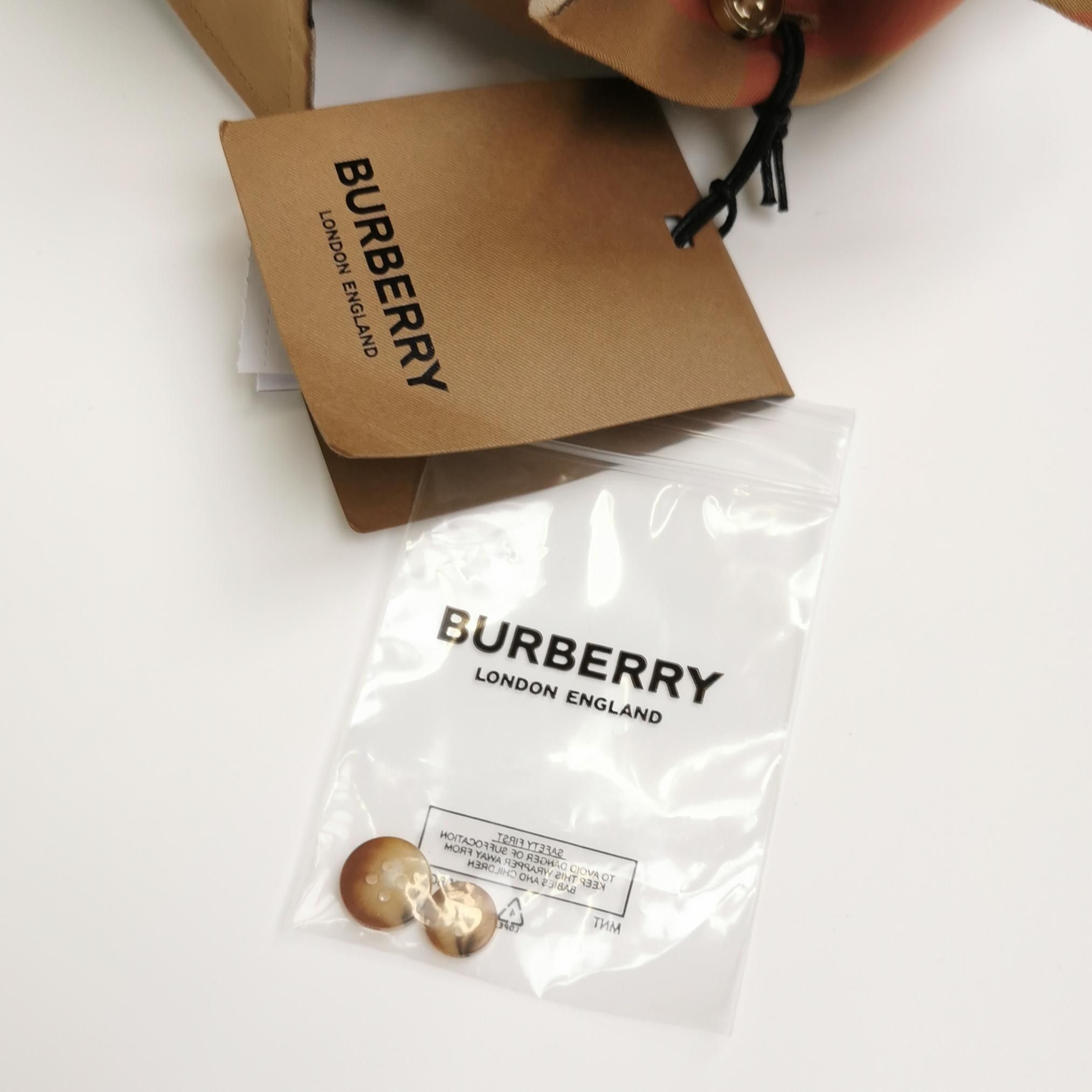 Burberry Burberry Men m Button Ups Size US M / EU 48-50 / 2 - 4 Thumbnail