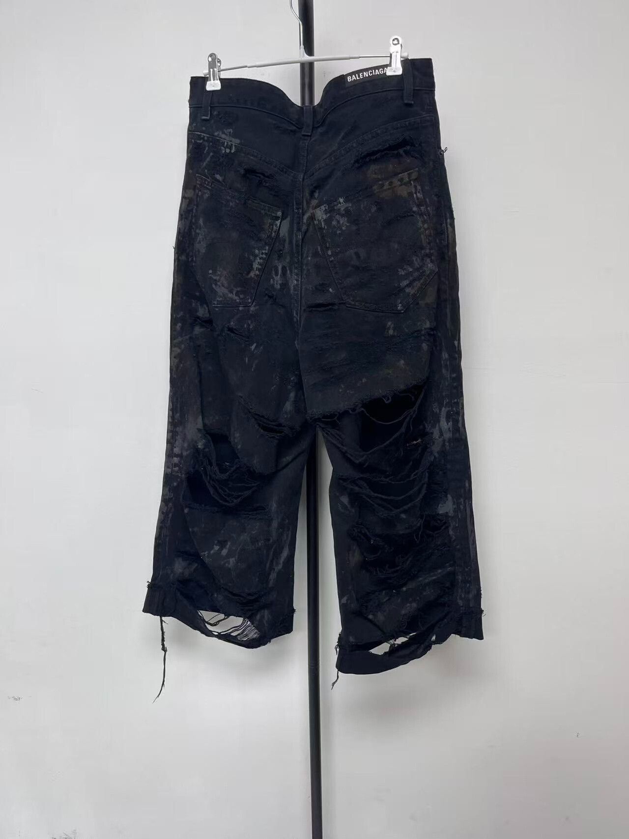 Balenciaga Balenciaga Mud Dye Distressed Denim Jeans 34 Size US 34 / EU 50 - 3 Thumbnail