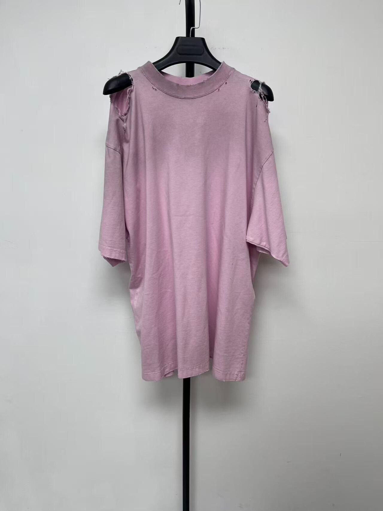 Balenciaga Balenciaga Distressed Gothic Logo T-Shirt Pink M Size M / US 6-8 / IT 42-44 - 3 Thumbnail