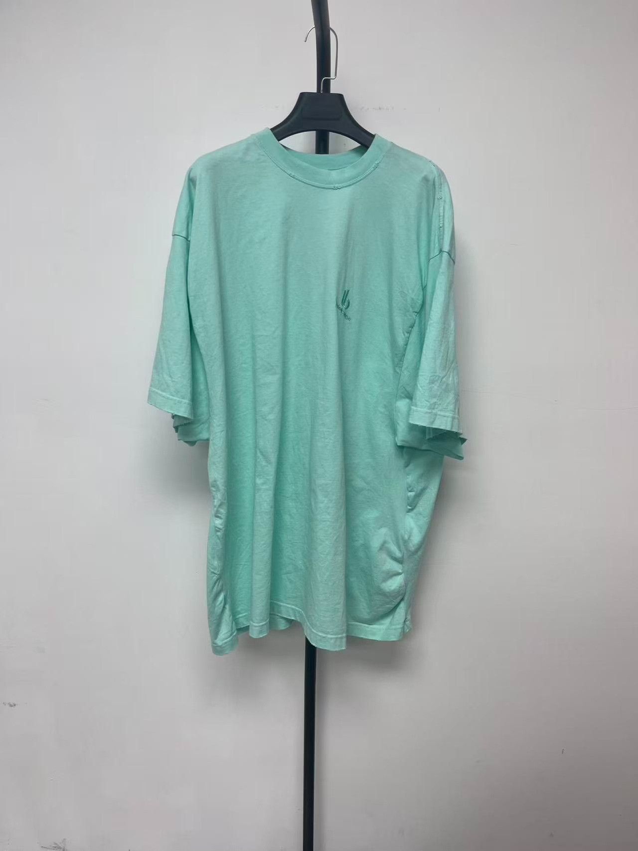 Balenciaga Balenciaga Mint Logo Embroidered T-Shirt US M Size US M / EU 48-50 / 2 - 2 Thumbnail
