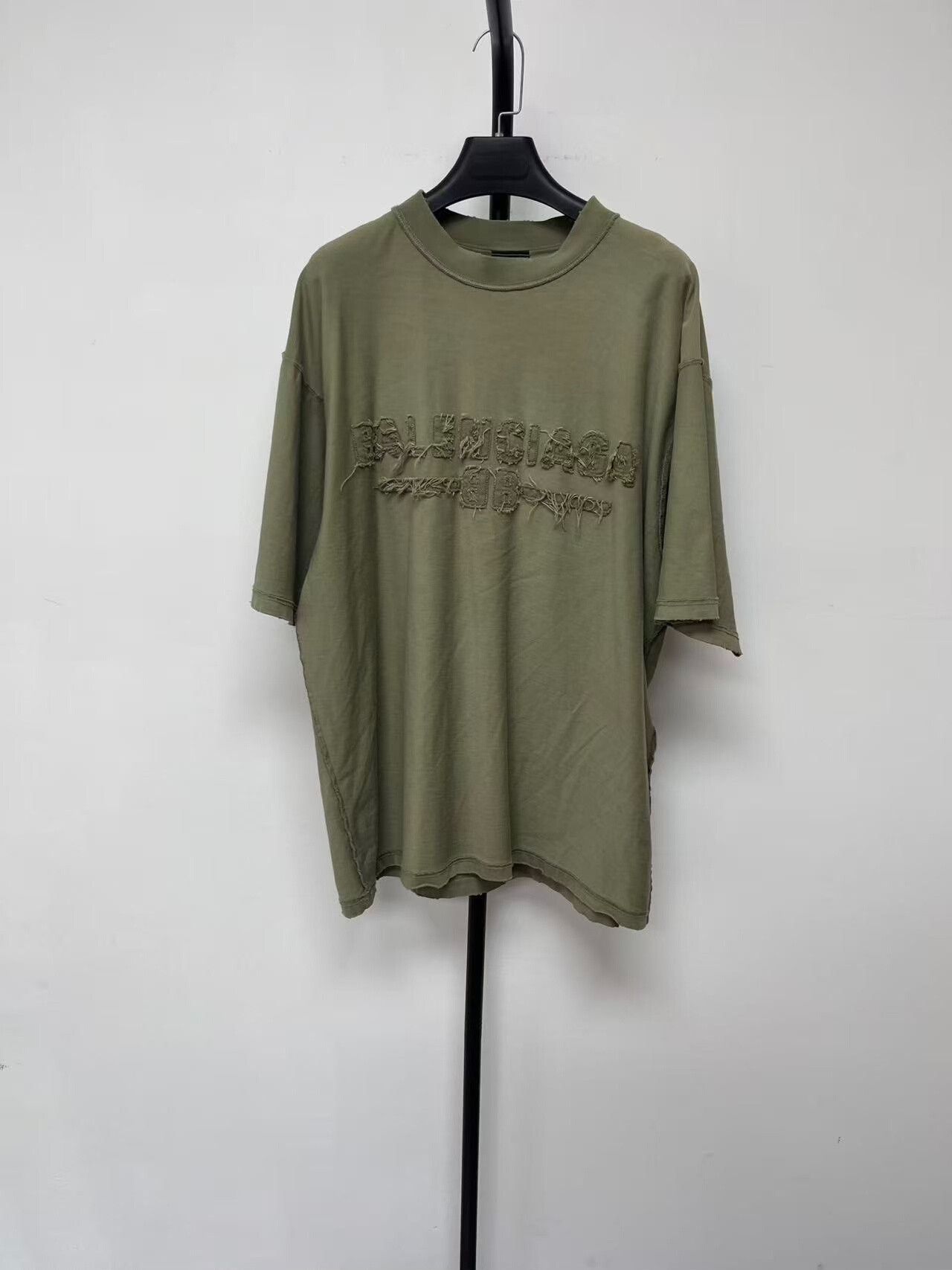 Balenciaga Balenciaga Distressed Logo T-Shirt Size S Size US S / EU 44-46 / 1 - 2 Thumbnail