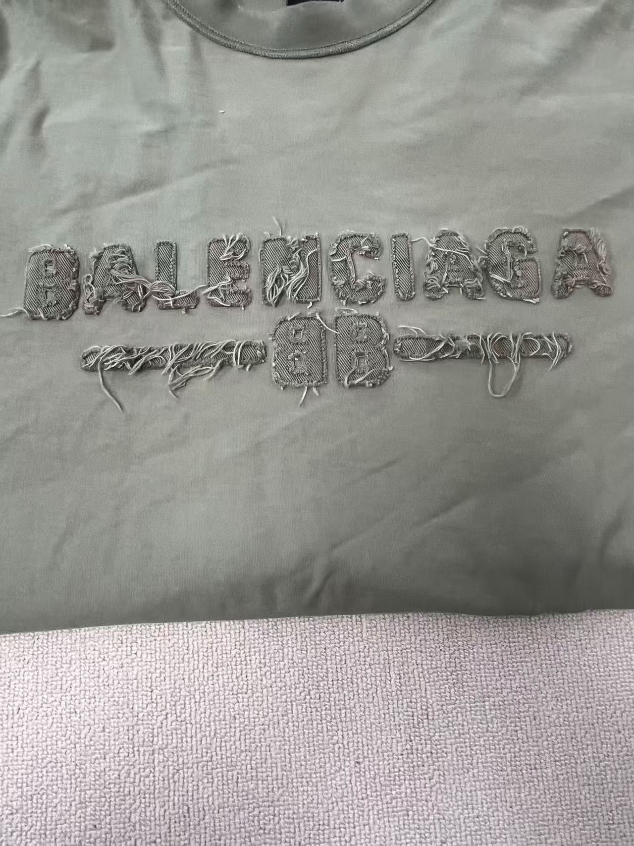 Balenciaga Balenciaga Distressed Logo T-Shirt Size S Size US S / EU 44-46 / 1 - 4 Thumbnail
