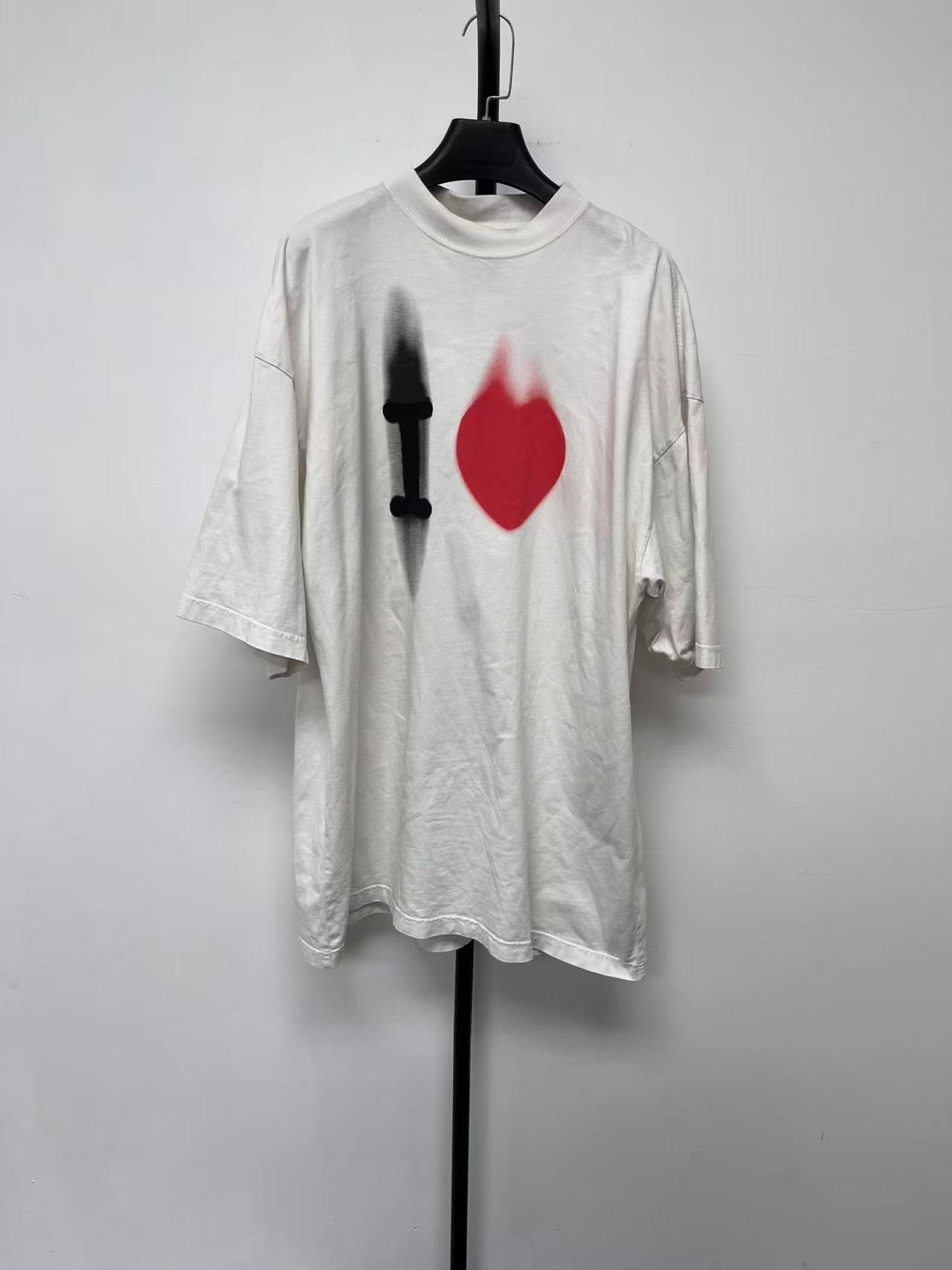 Balenciaga Balenciaga Heart Print T-Shirt US XXS Size US XXS / EU 40 - 2 Thumbnail