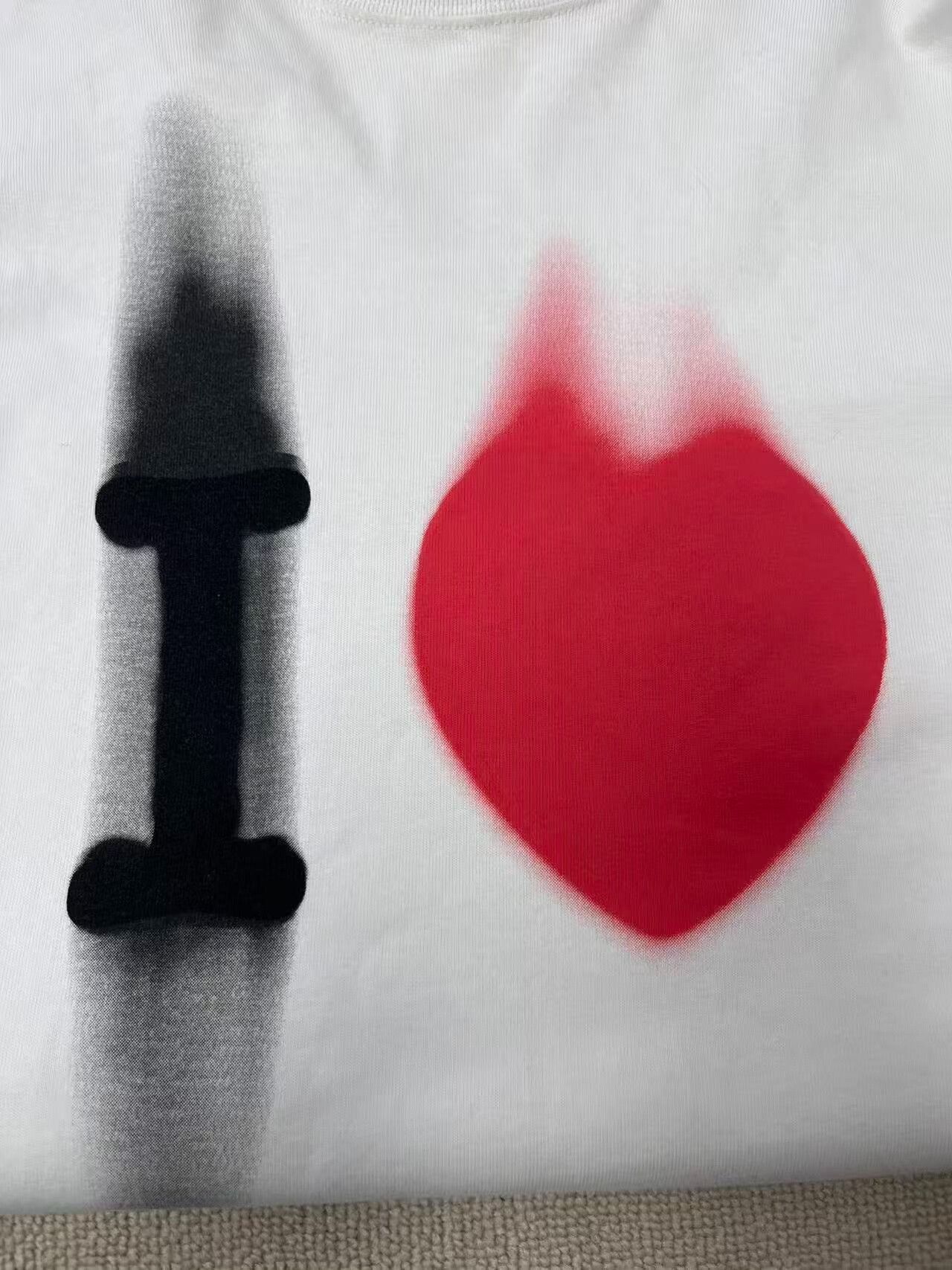 Balenciaga Balenciaga Heart Print T-Shirt US XXS Size US XXS / EU 40 - 4 Thumbnail