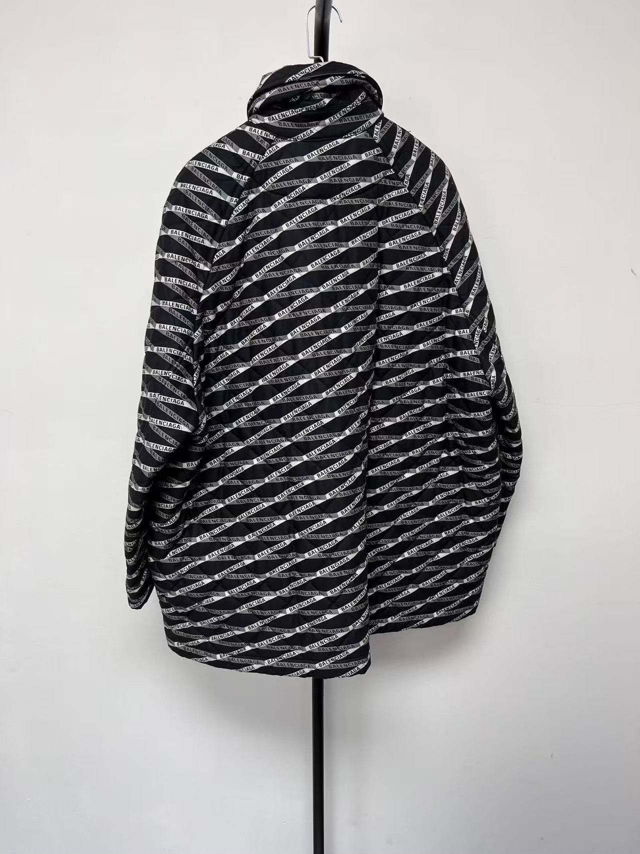 Balenciaga Balenciaga All-over Logo Quilted Padded Jacket 42 Size US XS / EU 42 / 0 - 3 Thumbnail