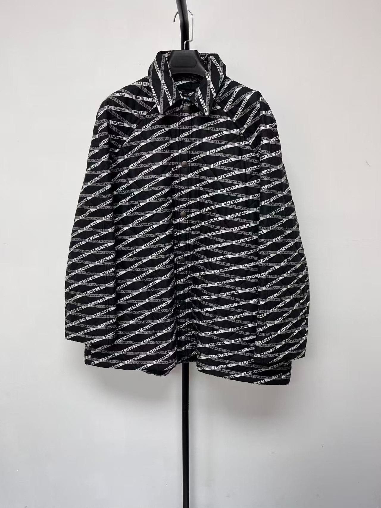 Balenciaga Balenciaga All-over Logo Quilted Padded Jacket 42 Size US XS / EU 42 / 0 - 2 Thumbnail
