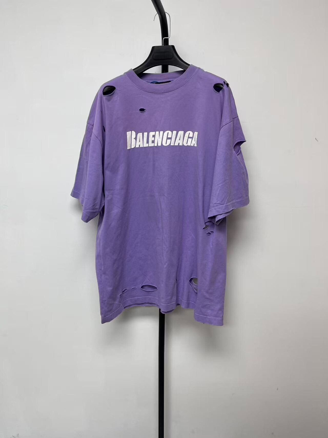 Balenciaga Balenciaga Destroyed Logo T-Shirt Purple S Size US S / EU 44-46 / 1 - 2 Thumbnail
