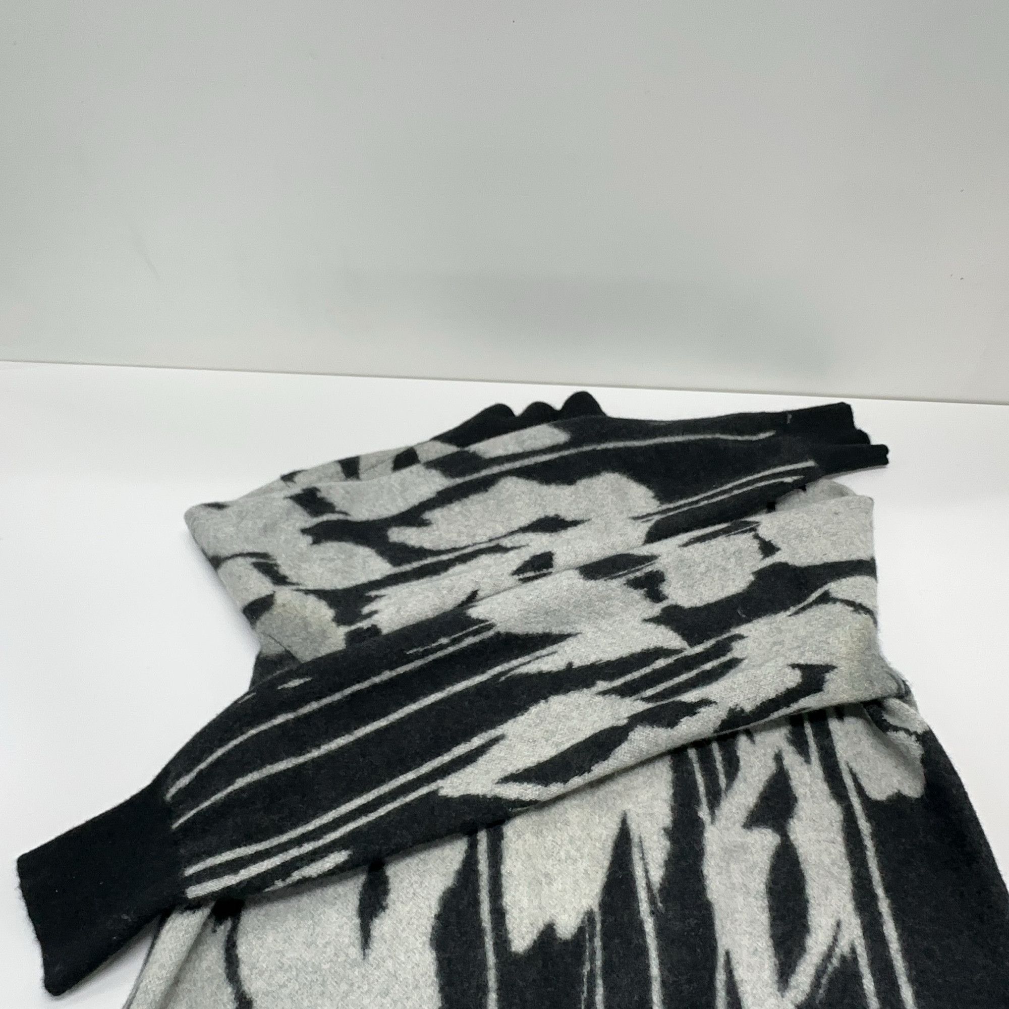 Dior Dior Abstract Graphic Cashmere Sweater Size S Size US S / EU 44-46 / 1 - 12 Thumbnail