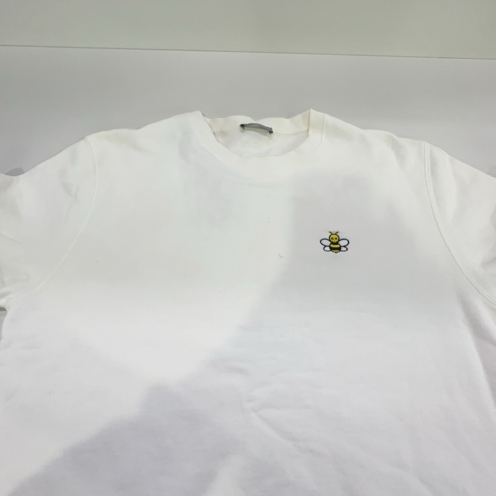 Dior Dior x Kaws Bee Embroidery Sweatshirt M Size US M / EU 48-50 / 2 - 7 Thumbnail