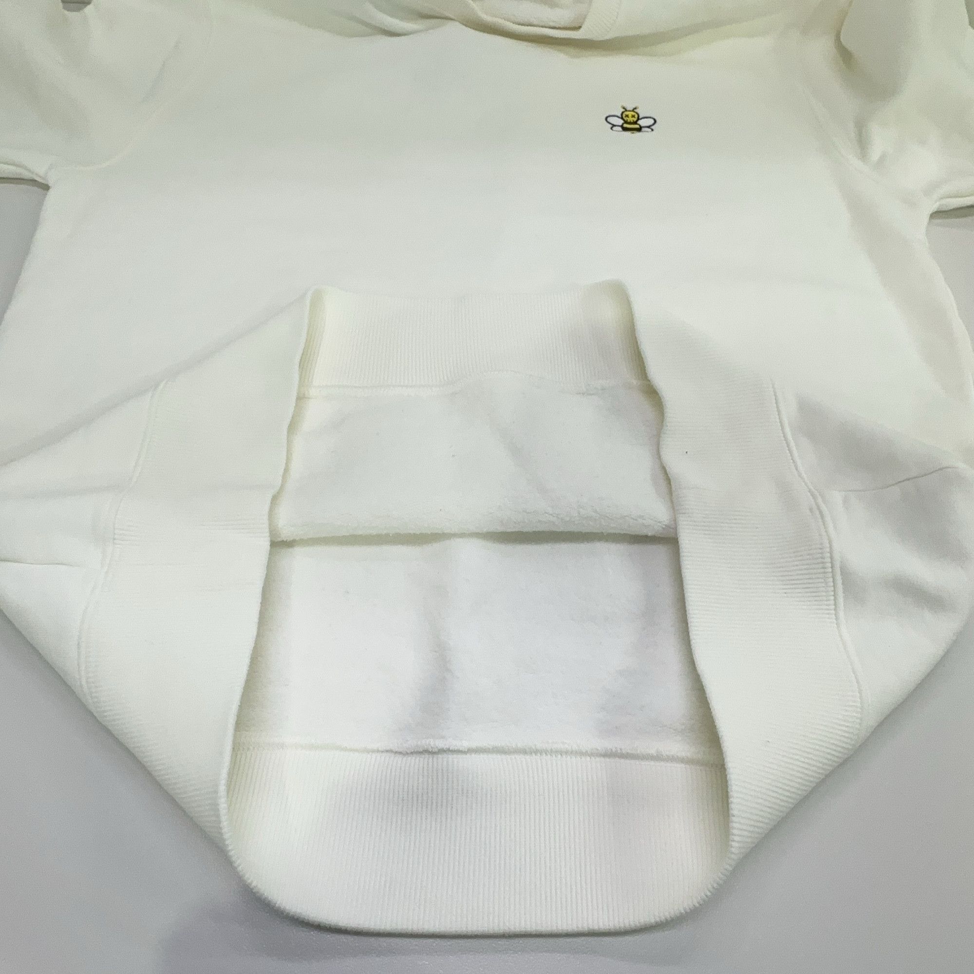 Dior Dior x Kaws Bee Embroidery Sweatshirt M Size US M / EU 48-50 / 2 - 11 Thumbnail