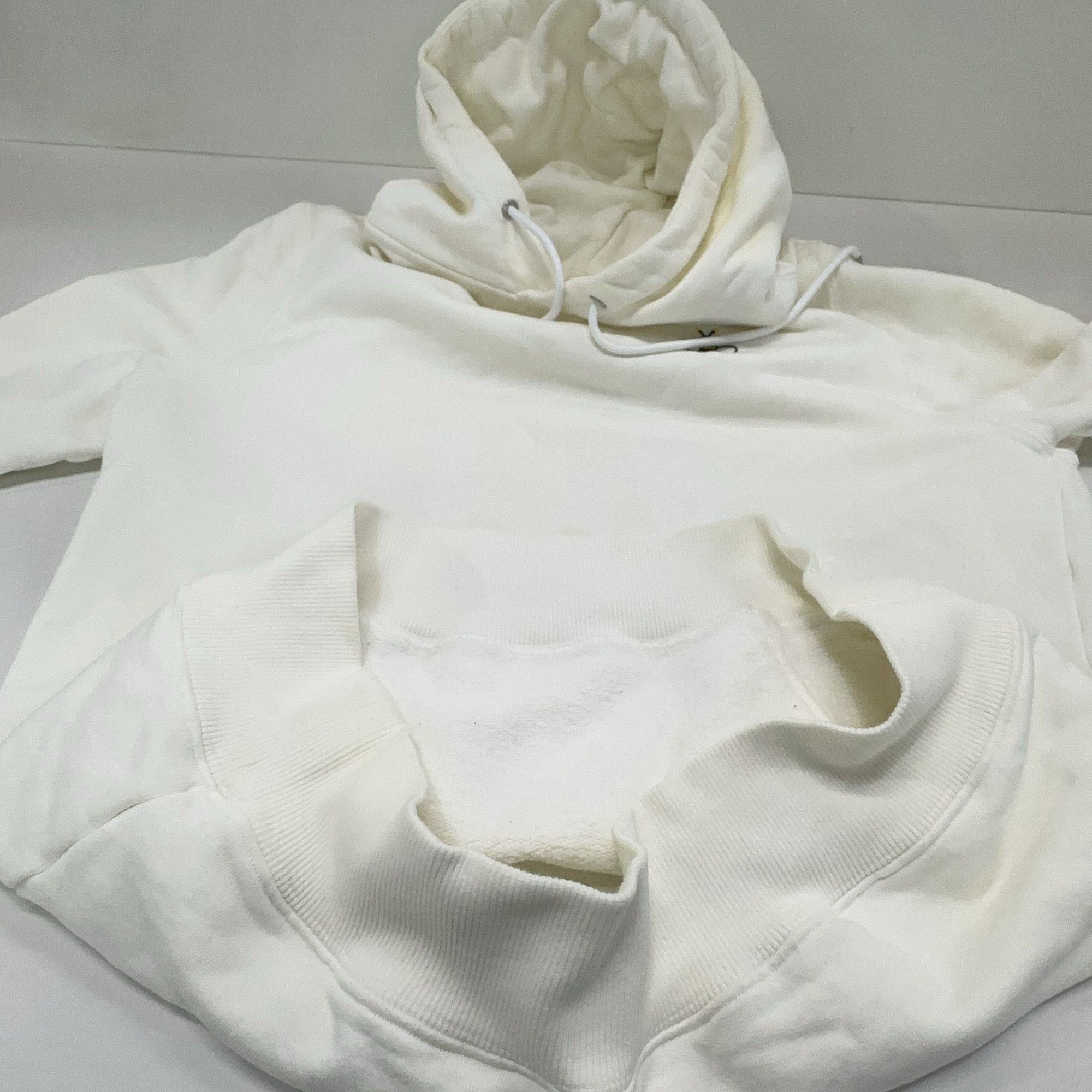 Dior Dior x KAWS Bee Embroidery Hoodie White S Size US S / EU 44-46 / 1 - 10 Thumbnail