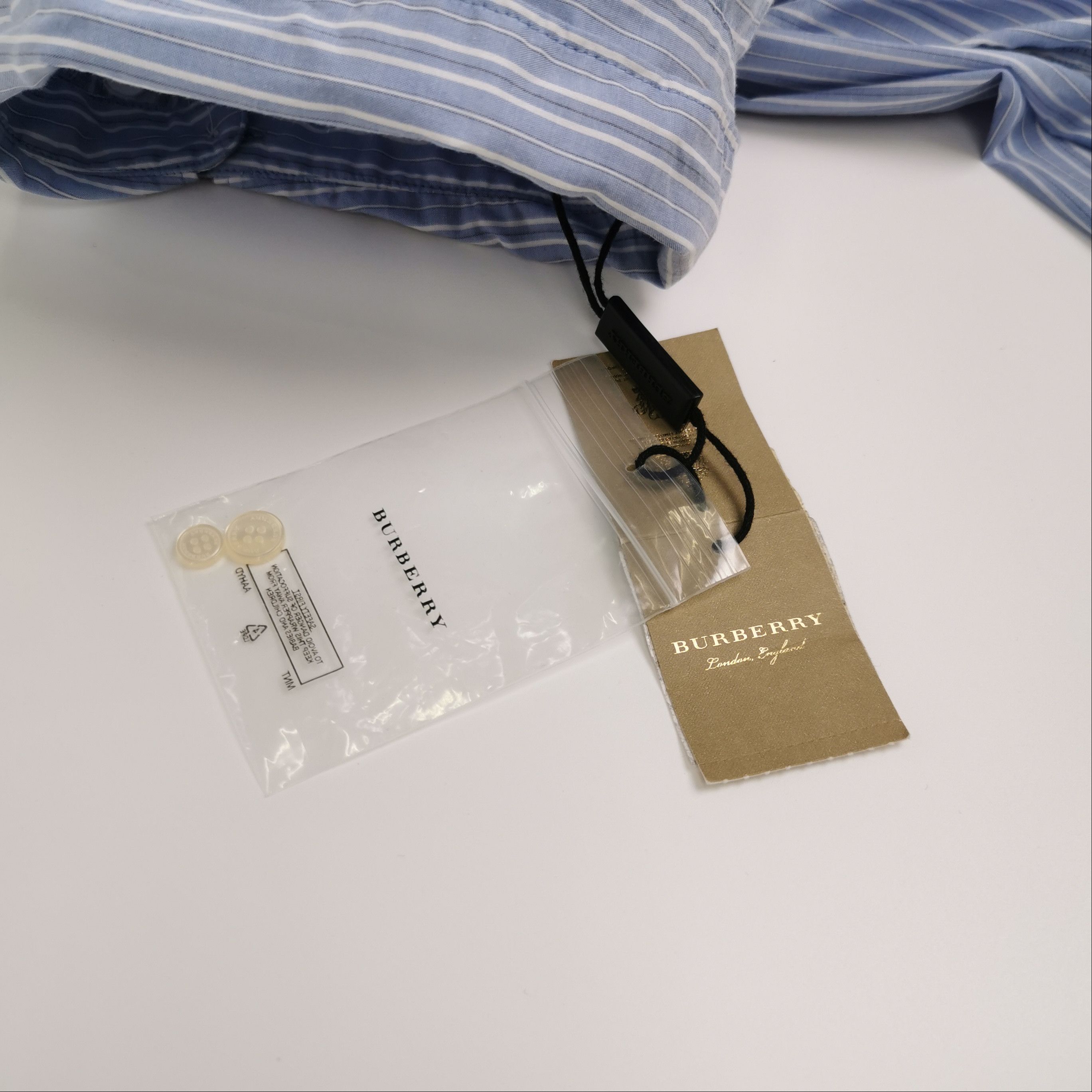 Burberry Burberry Men m Button Ups Size US M / EU 48-50 / 2 - 4 Thumbnail