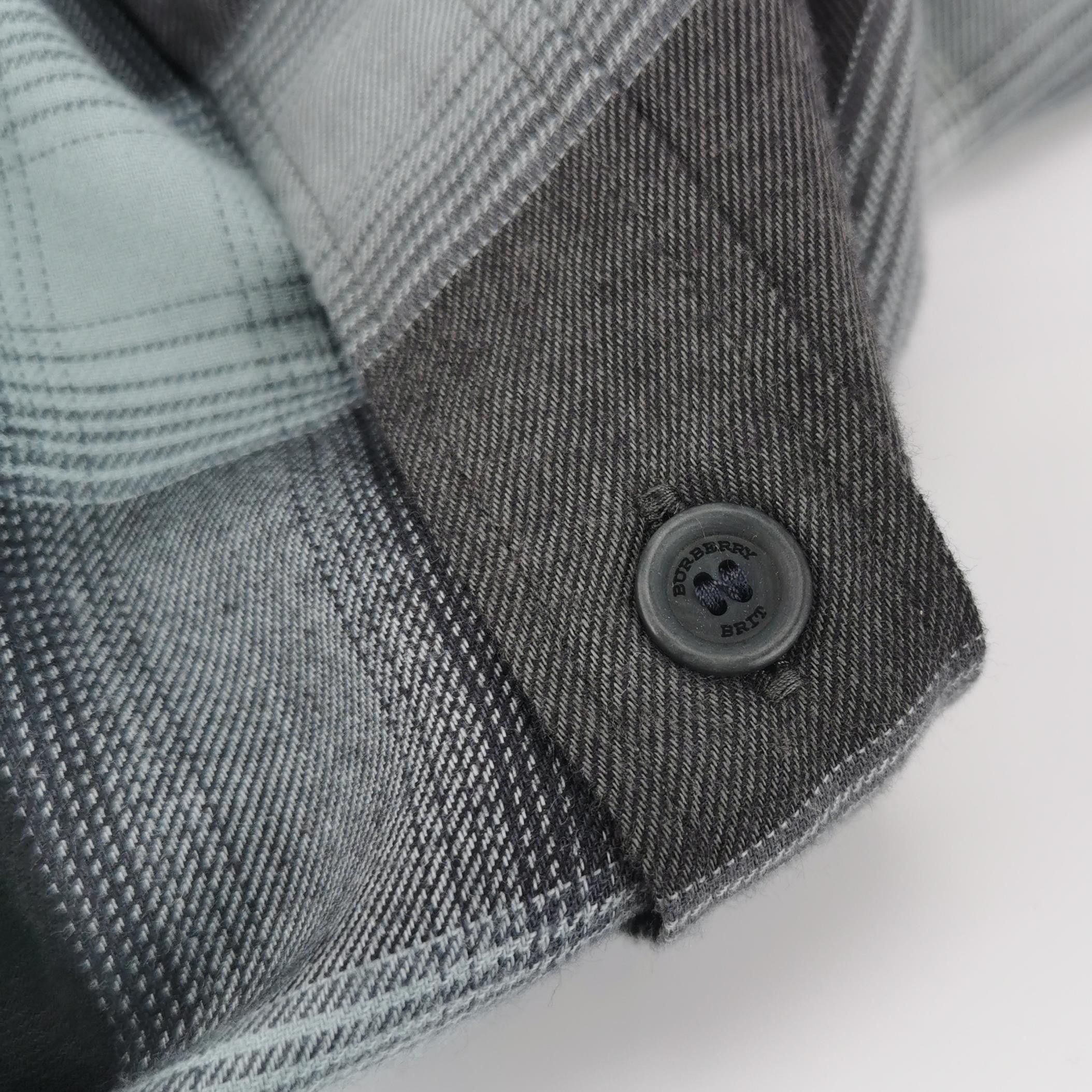 Burberry Burberry Men m Button Ups Size US M / EU 48-50 / 2 - 3 Thumbnail