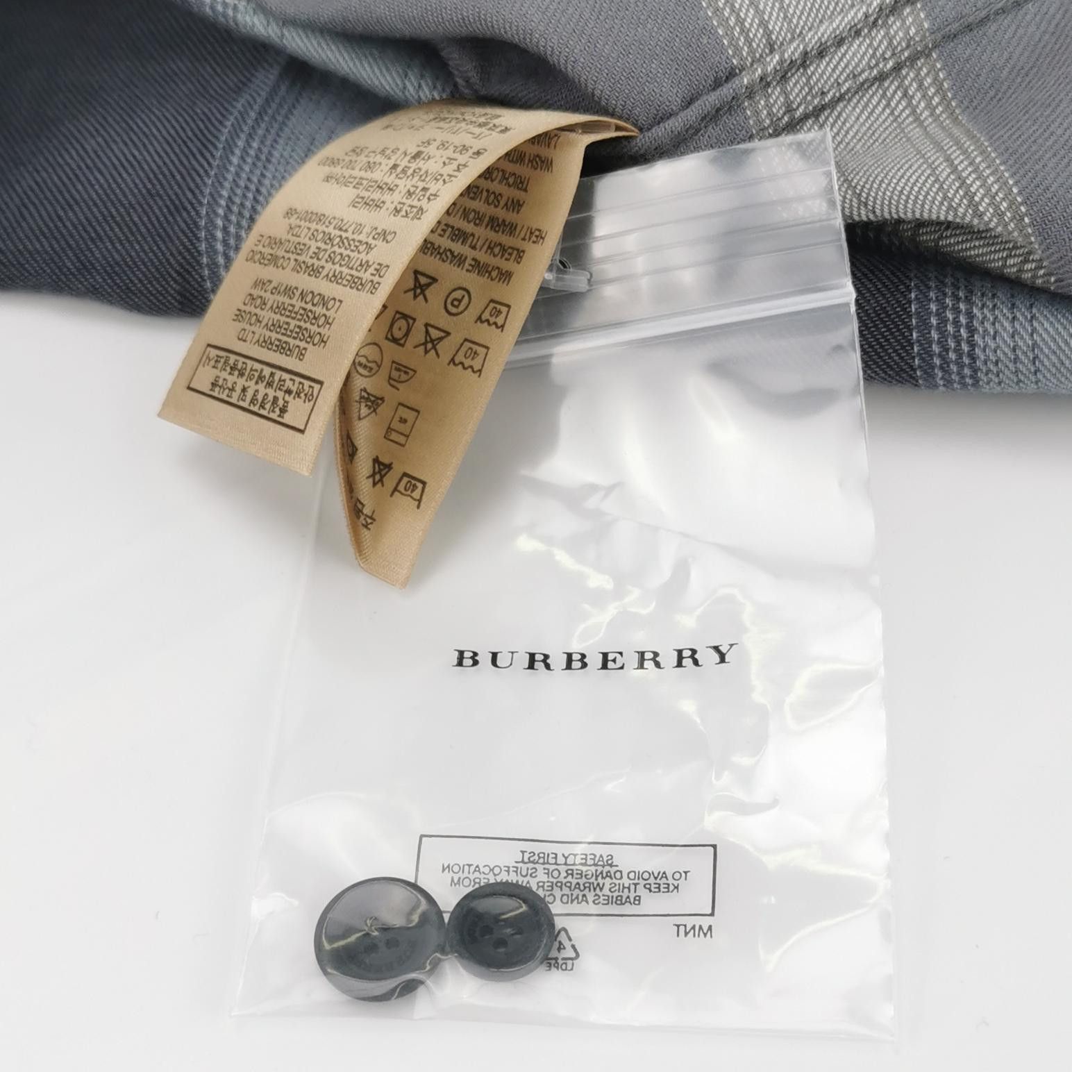 Burberry Burberry Men m Button Ups Size US M / EU 48-50 / 2 - 5 Thumbnail