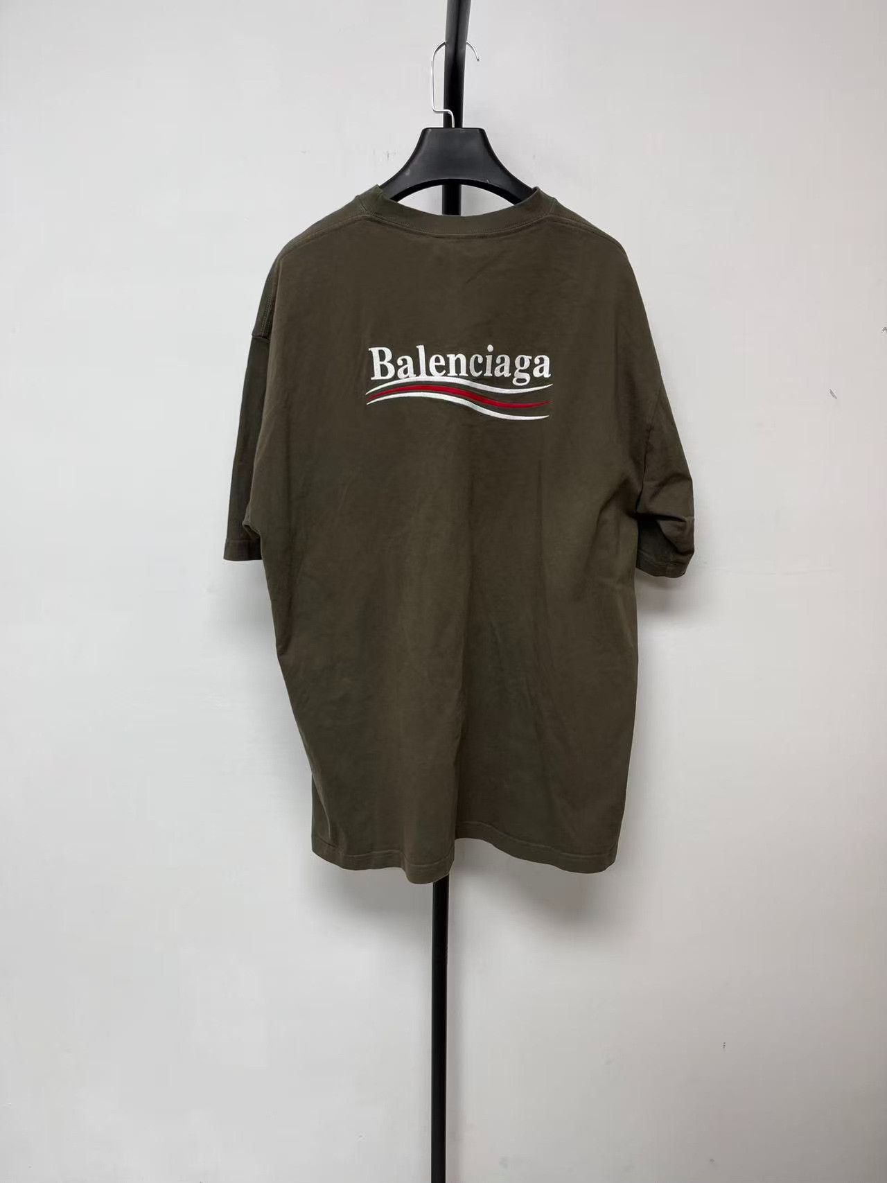 Balenciaga Balenciaga Political Campaign Logo T-Shirt Size L Size US L / EU 52-54 / 3 - 3 Thumbnail