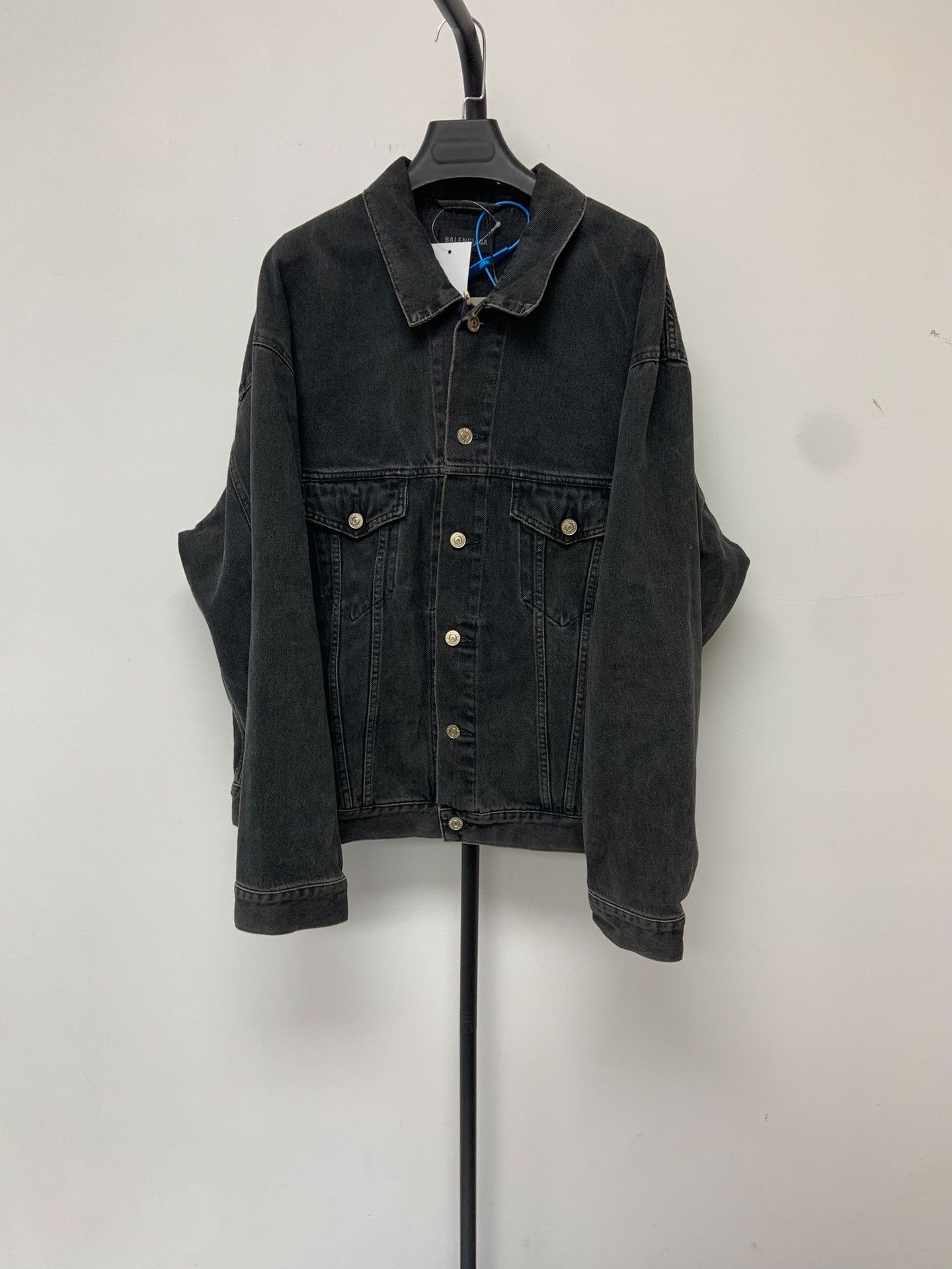 Balenciaga Balenciaga Spray Logo Denim Jacket XS Size US XS / EU 42 / 0 - 3 Thumbnail
