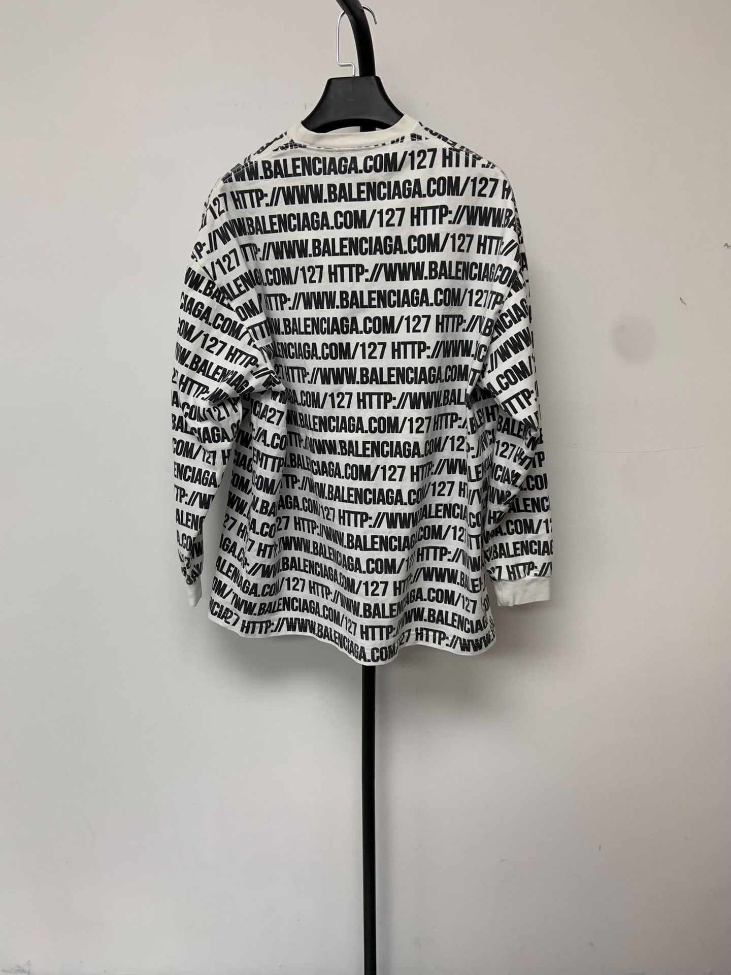 Balenciaga Balenciaga All Over Logo Long Sleeve T-Shirt Size M Size US M / EU 48-50 / 2 - 3 Thumbnail