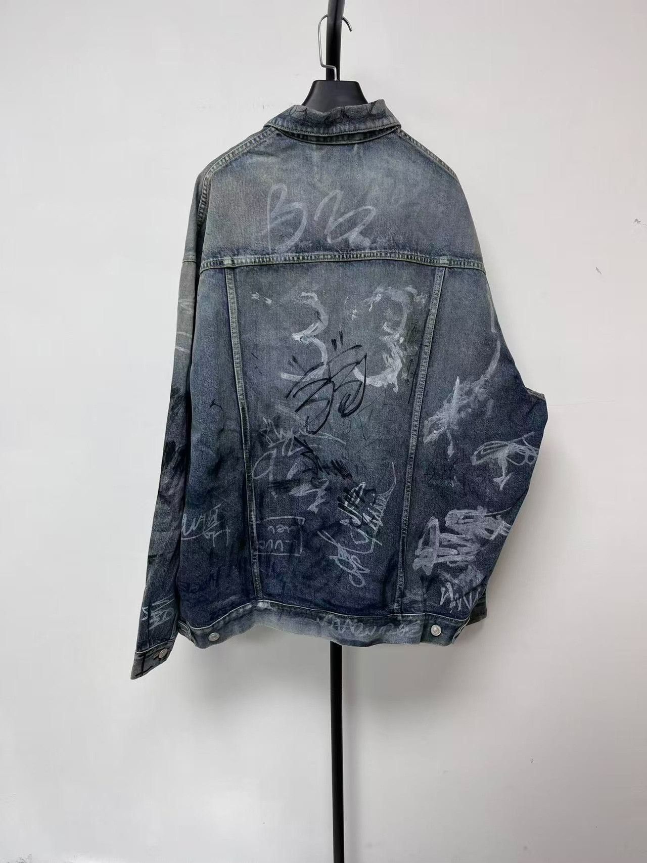 Balenciaga Balenciaga Graffiti Print Denim Jacket Size 2 Size US M / EU 48-50 / 2 - 3 Thumbnail