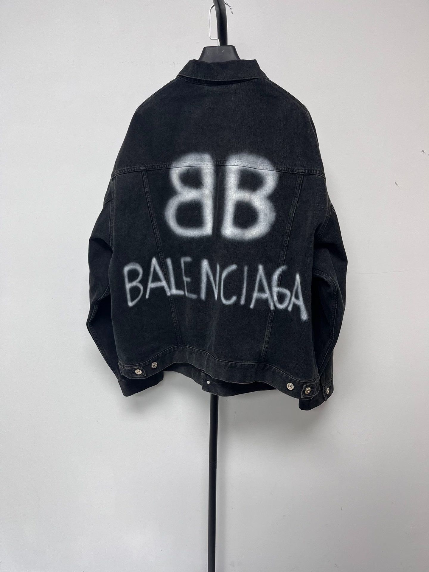 Balenciaga Balenciaga Spray Paint Logo Denim Jacket S Size US S / EU 44-46 / 1 - 2 Thumbnail
